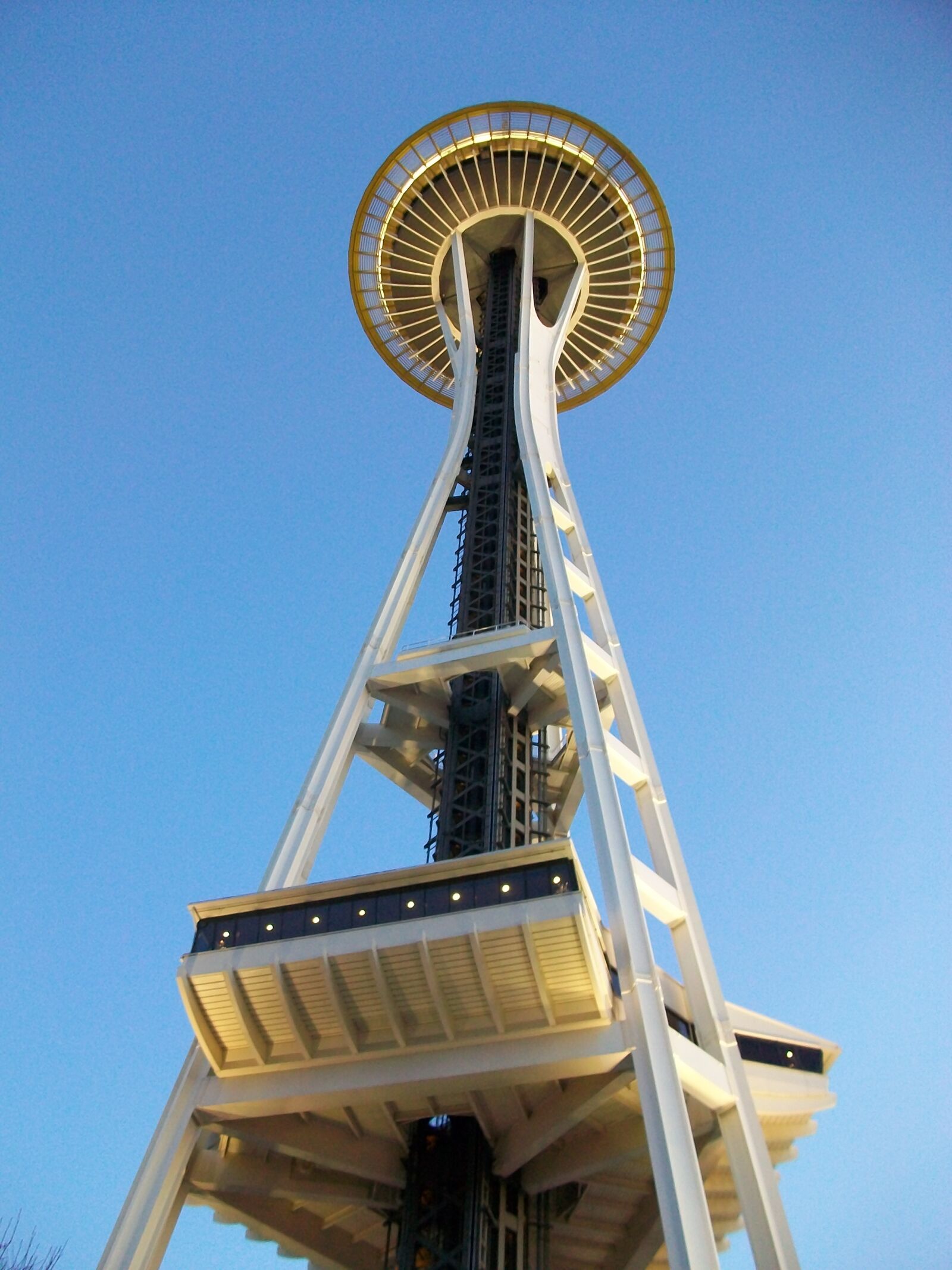 Kodak EASYSHARE M1063 DIGITAL CAMERA sample photo. Space needle, day time photography