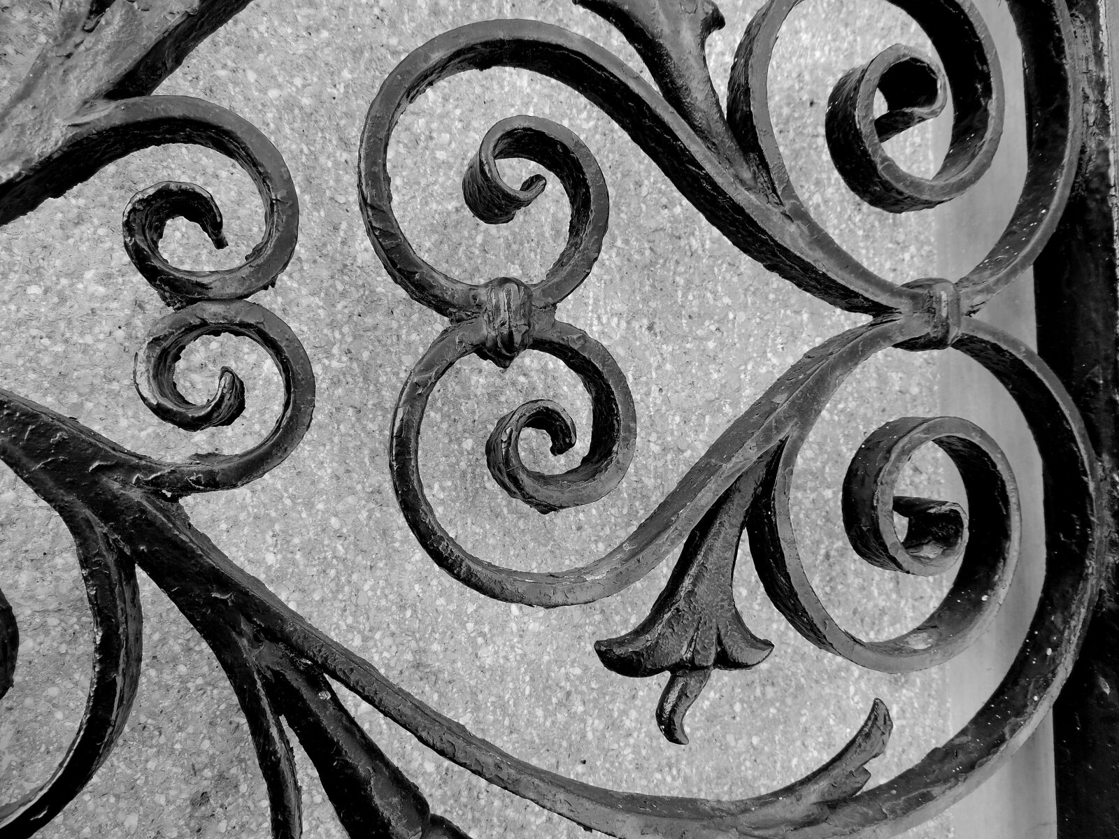 Nikon Coolpix P520 sample photo. Arabesque, art, cast iron photography