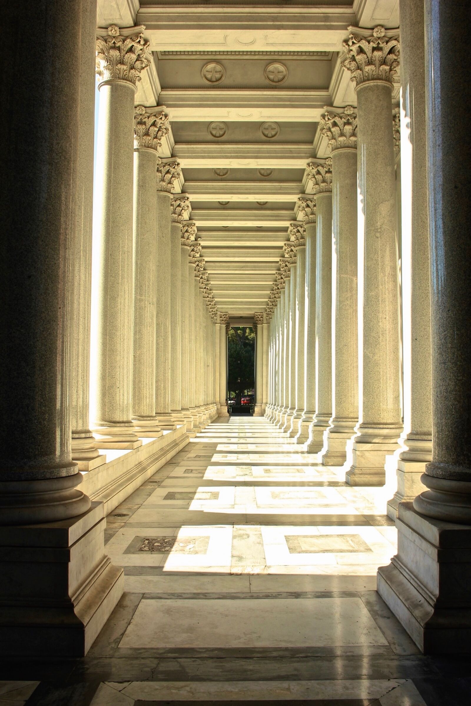 Canon EOS 550D (EOS Rebel T2i / EOS Kiss X4) sample photo. Columns, architecture, rome photography