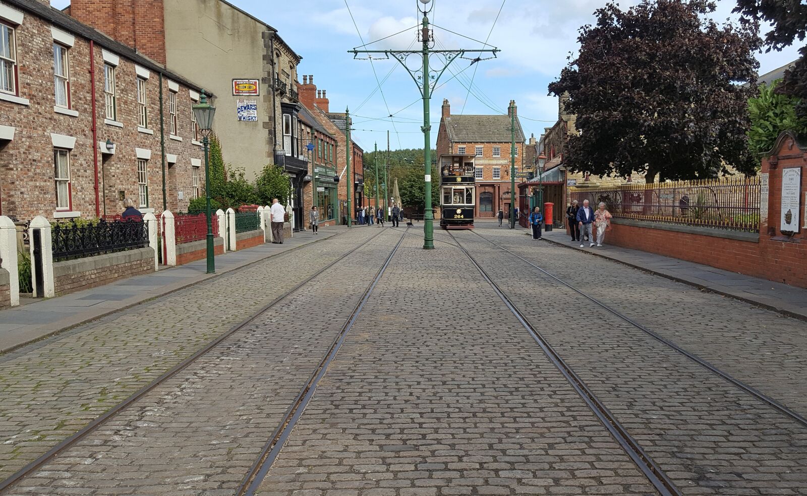 Samsung Galaxy S6 sample photo. Tram, tracks, transportation photography