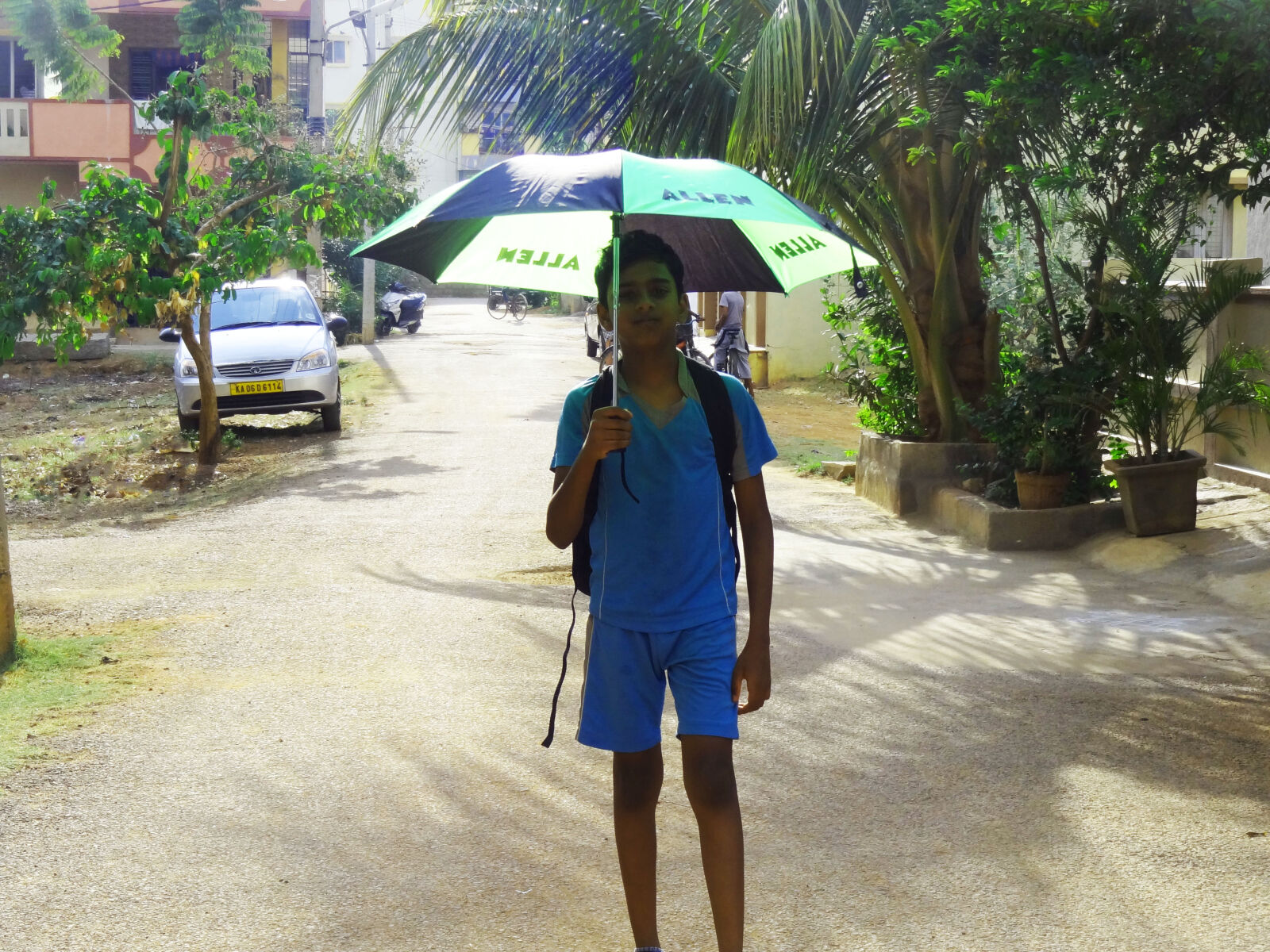 Sony Cyber-shot DSC-HX9V sample photo. Boy, holding, umbrella, boy photography