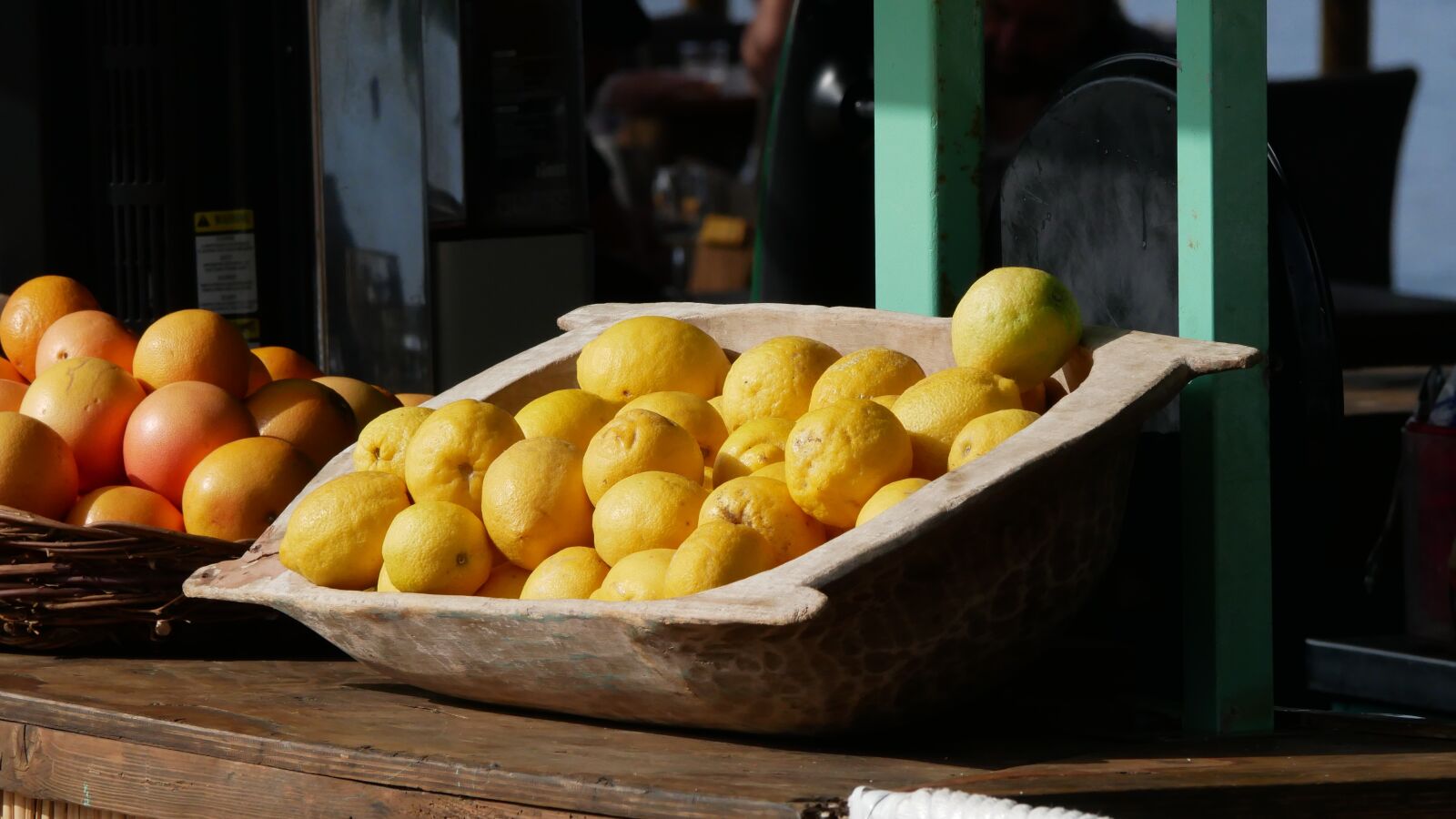 Panasonic Lumix DMC-GX85 (Lumix DMC-GX80 / Lumix DMC-GX7 Mark II) sample photo. Fruit, palm trees, restaurant photography