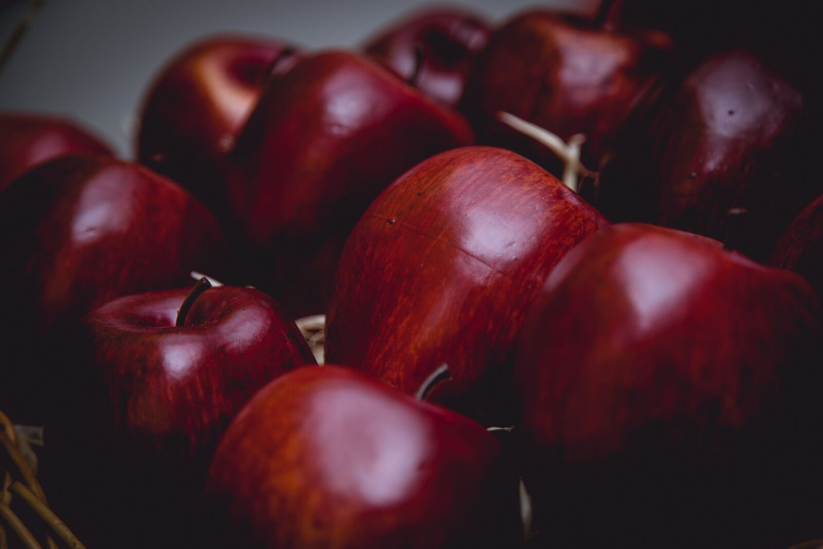 Canon EOS 6D + Canon EF 24-105mm F4L IS USM sample photo. Apple, red, food photography