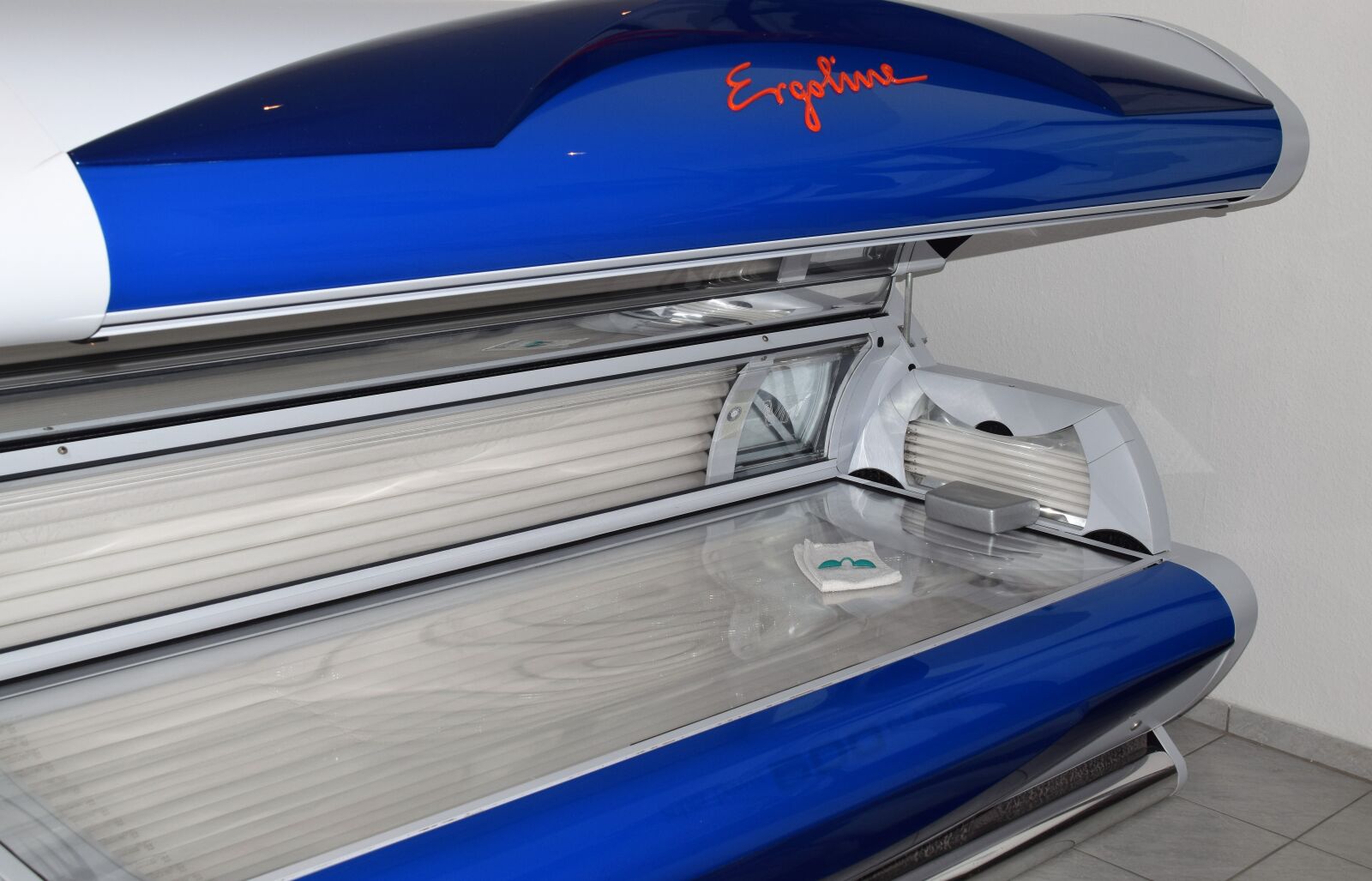 Nikon D3300 sample photo. Solarium, skin, tan photography