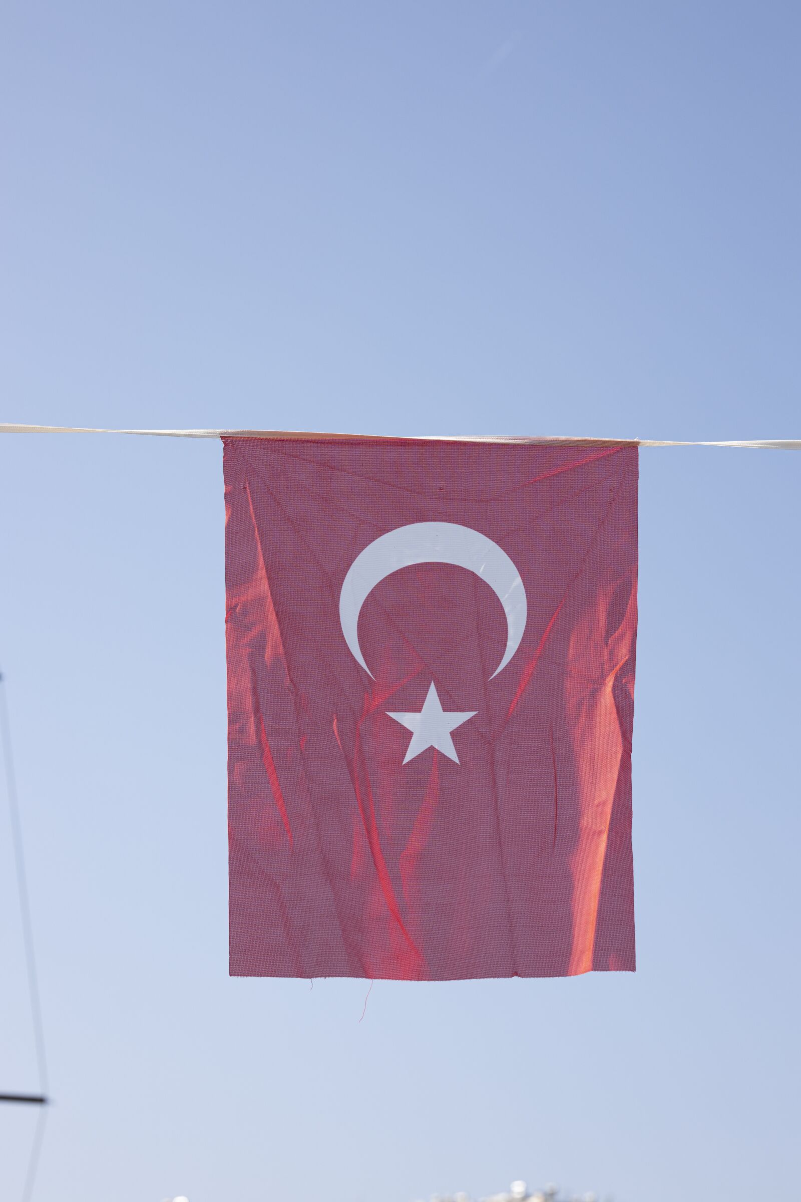 Canon RF 85mm F1.2L USM sample photo. Turkish flag, fabric, fluctuation photography