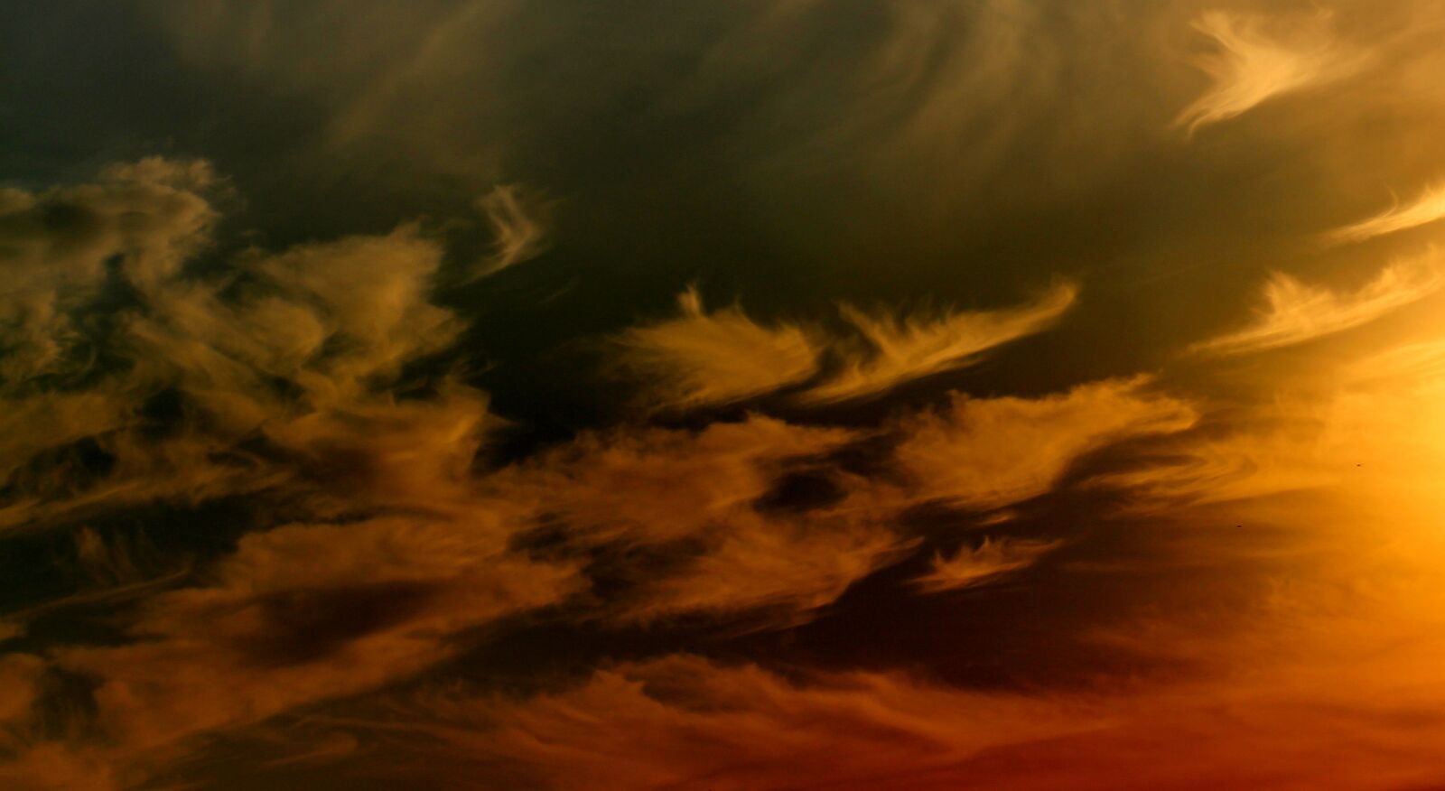 Canon EOS 700D (EOS Rebel T5i / EOS Kiss X7i) + Canon EF 85mm F1.8 USM sample photo. Sky, cloud, forms photography