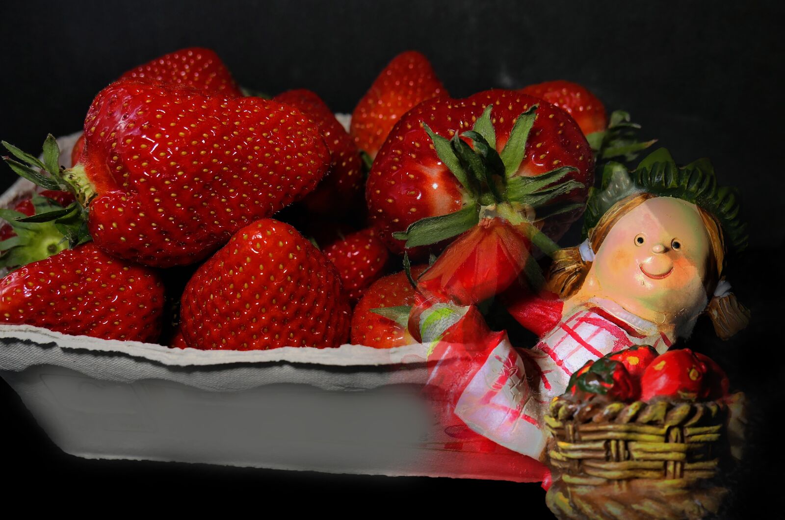 Panasonic Lumix DMC-LX10 (Lumix DMC-LX15) sample photo. Strawberries, fruits, fruit photography