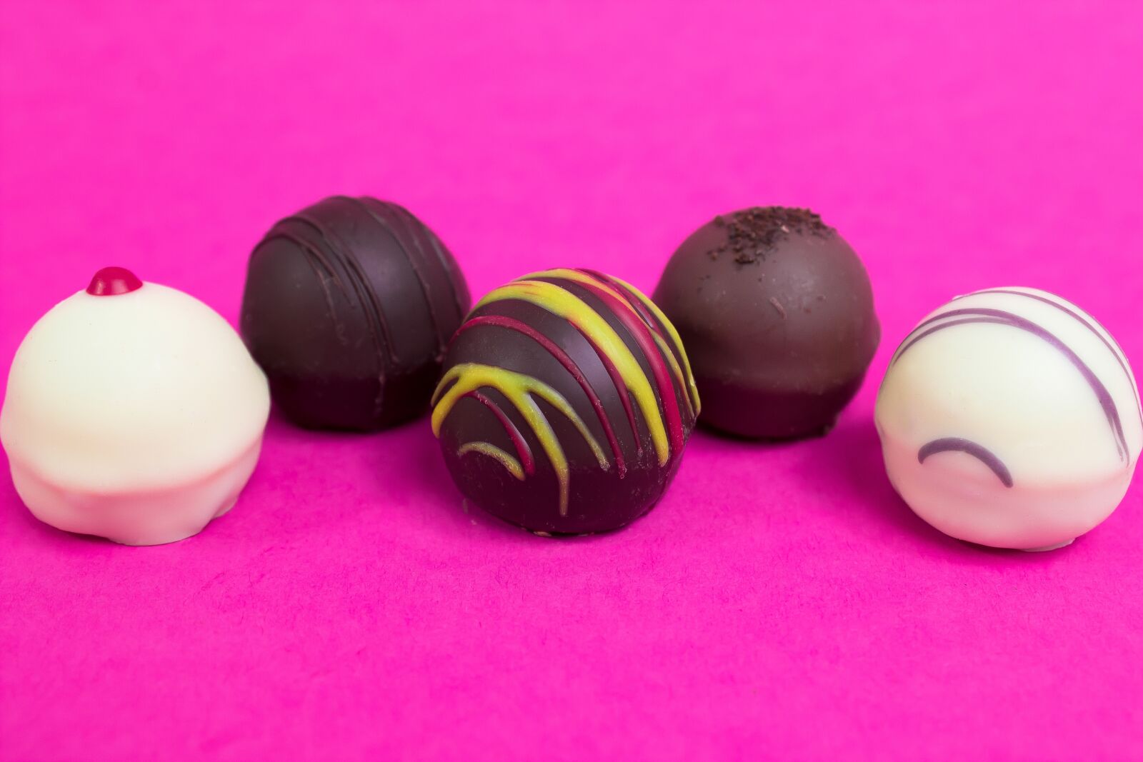 Canon EOS 1300D (EOS Rebel T6 / EOS Kiss X80) sample photo. Praline, confectionery, chocolate photography
