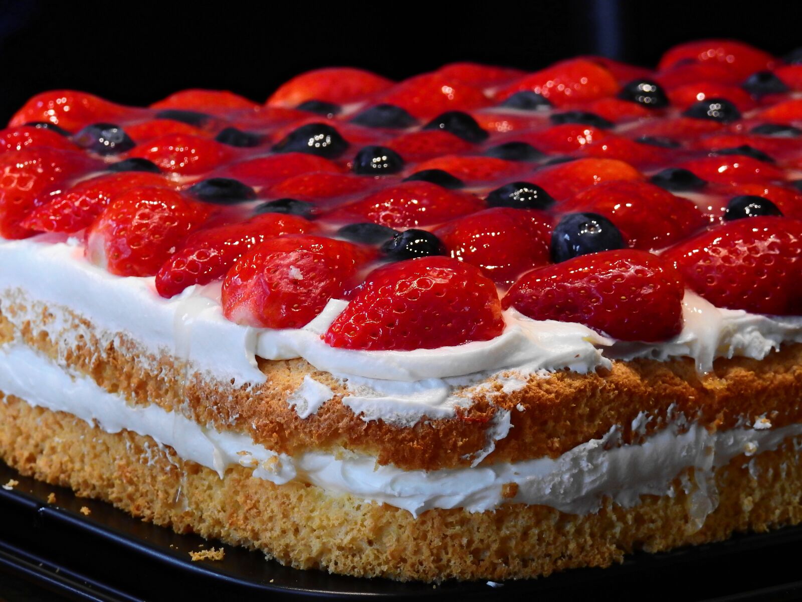Nikon Coolpix P900 sample photo. Cake, eat, dine photography