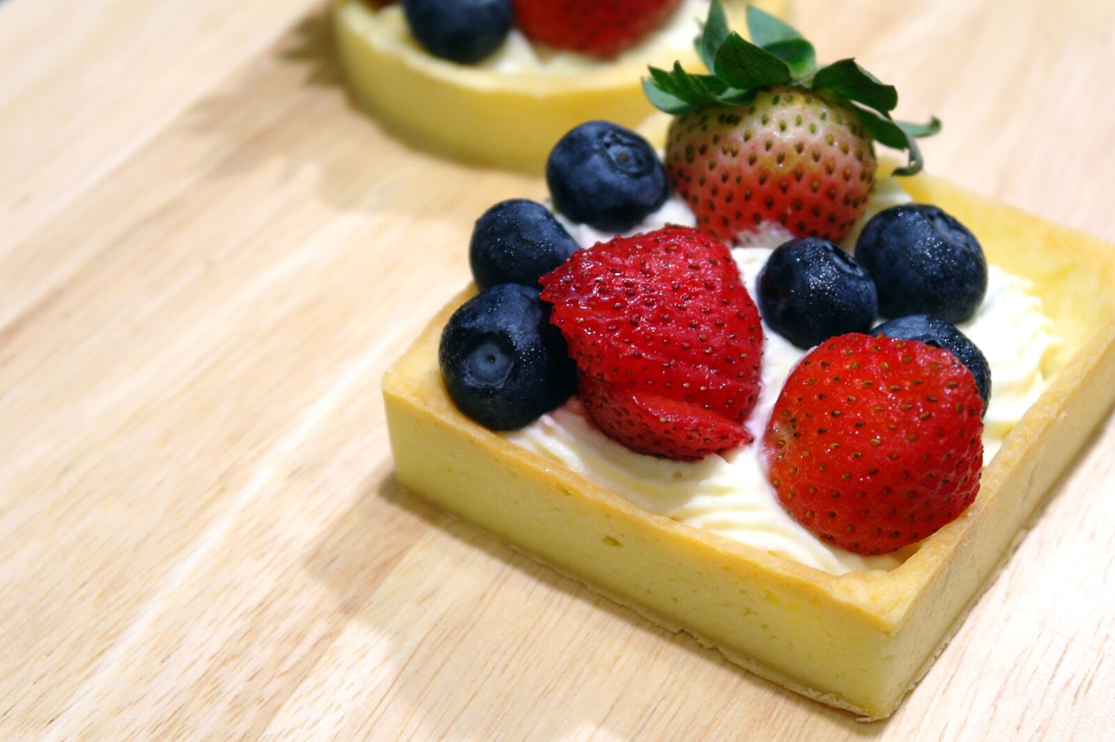 Samsung NX100 sample photo. Bakery, fruit tart, homemade photography
