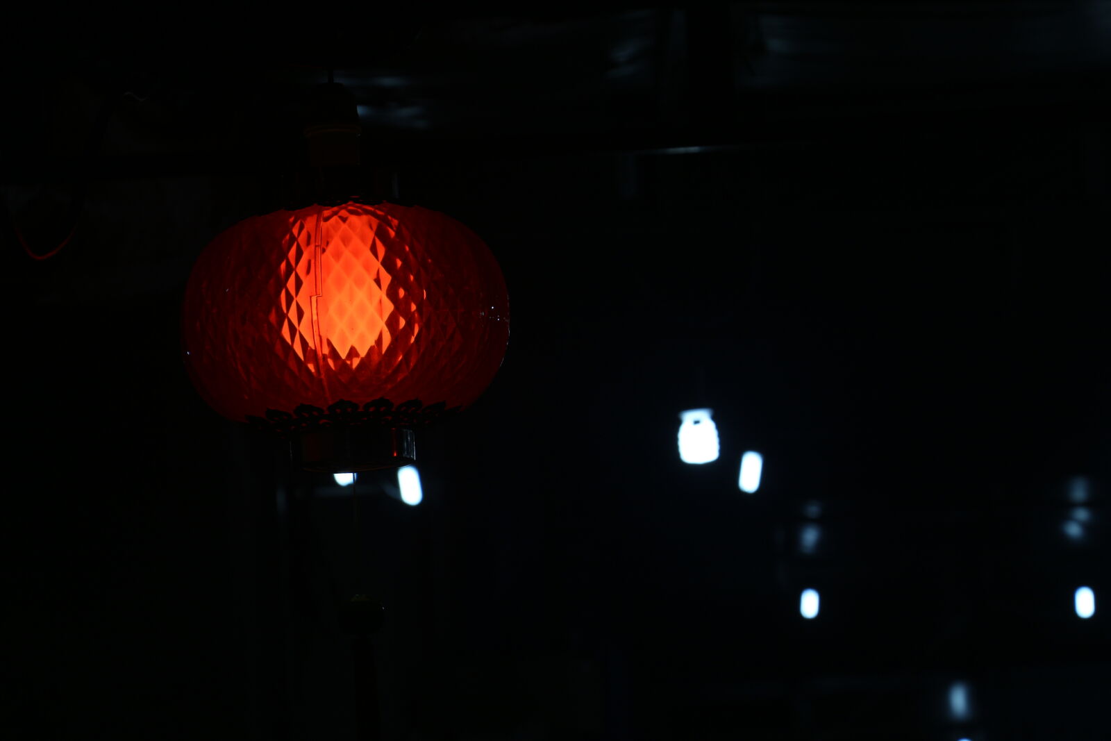 Canon EOS 700D (EOS Rebel T5i / EOS Kiss X7i) sample photo. Lights, red photography