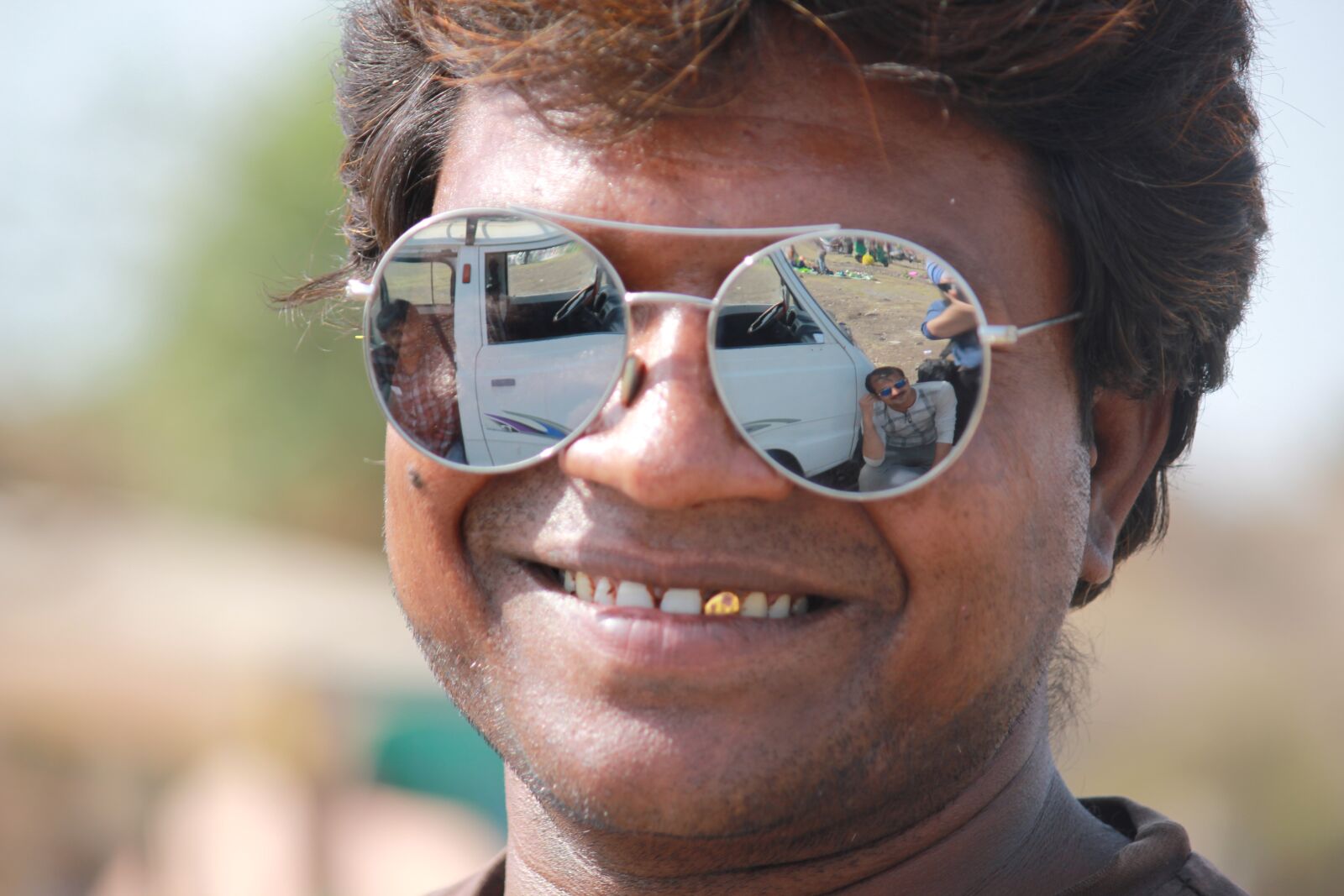 Canon EOS 550D (EOS Rebel T2i / EOS Kiss X4) sample photo. Smile, golden tooth, golden photography