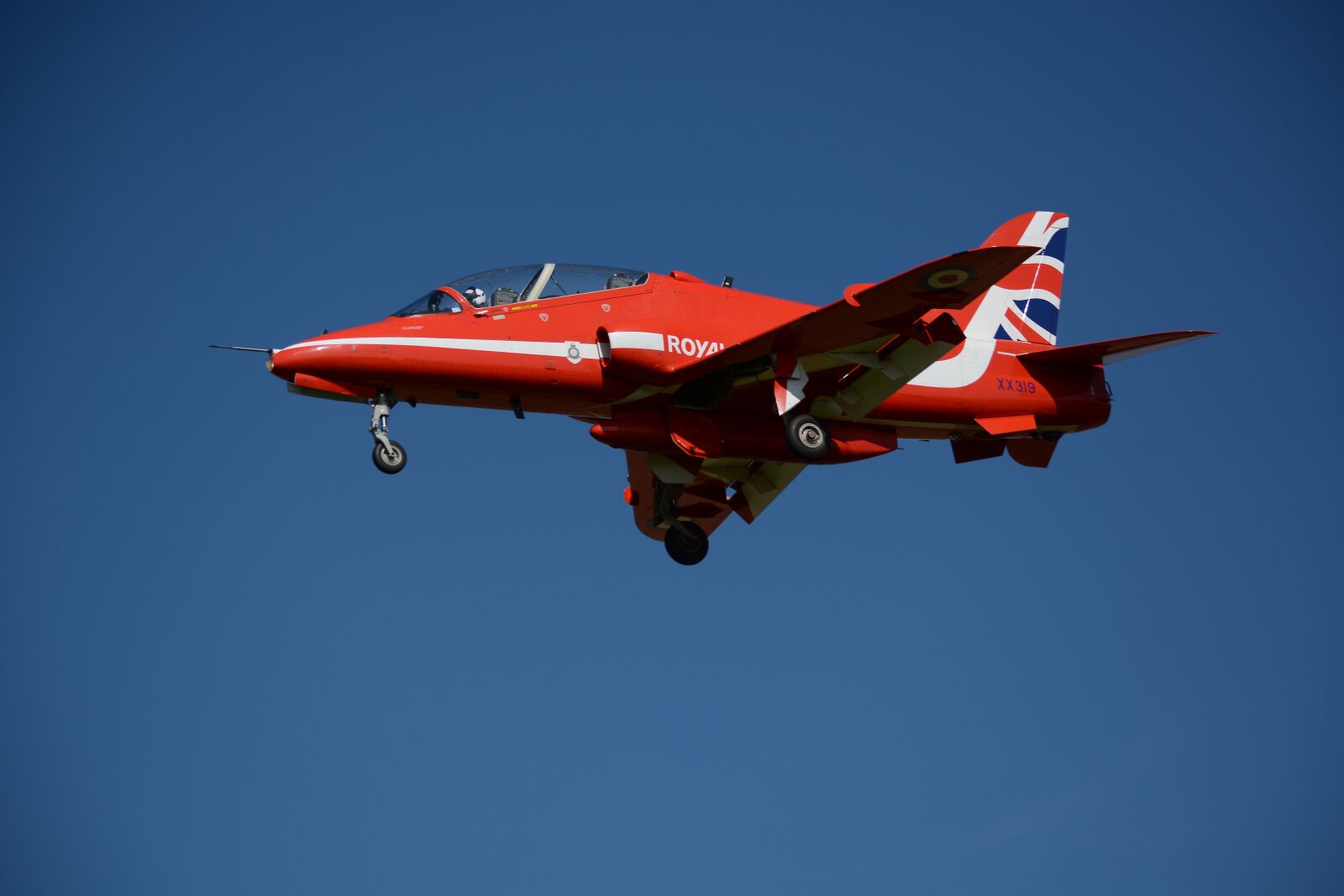 Nikon D7100 sample photo. Red, arrows, jet photography
