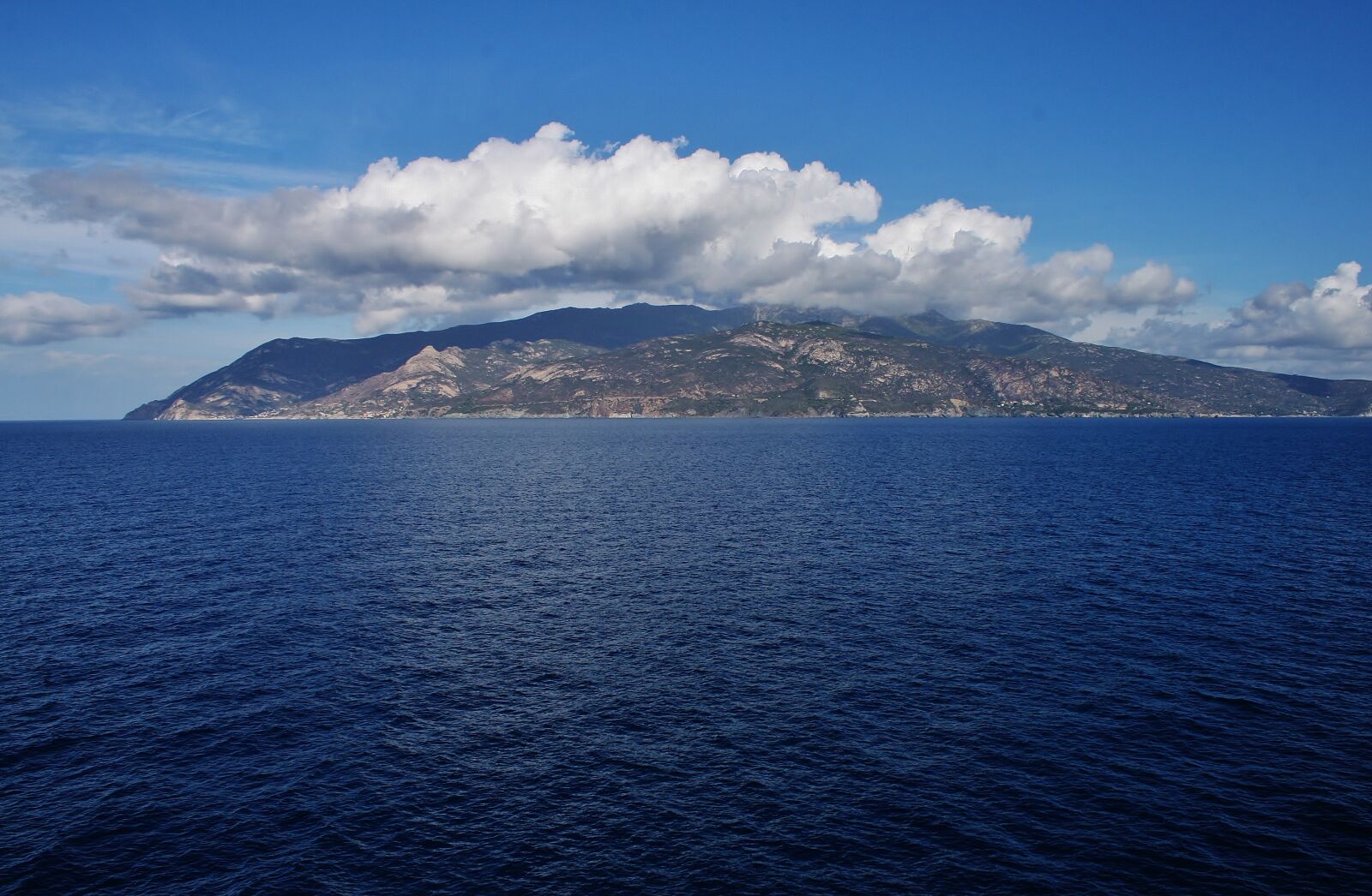 Canon EOS 400D (EOS Digital Rebel XTi / EOS Kiss Digital X) sample photo. Elba, island, sea photography