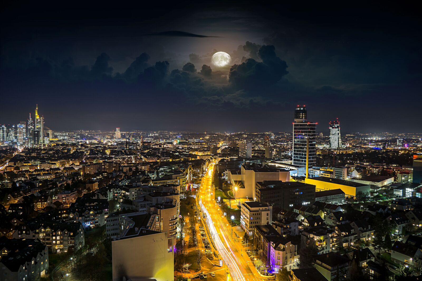 Sony a6000 + Sony Vario-Tessar T* E 16-70mm F4 ZA OSS sample photo. Urban landscape, city, panorama photography