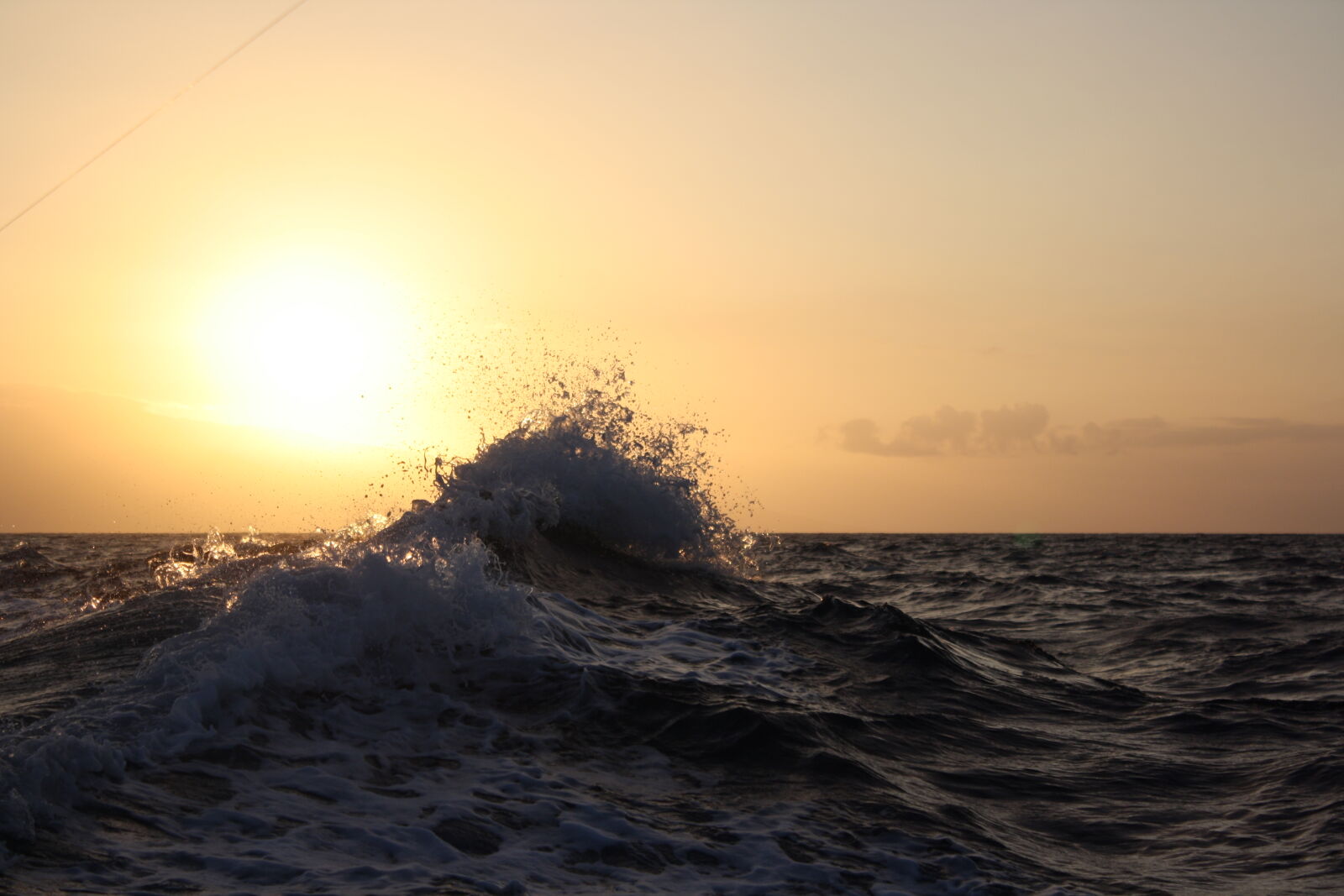 Canon EOS 1000D (EOS Digital Rebel XS / EOS Kiss F) sample photo. Froth, hawaii, ocean, sunrise photography