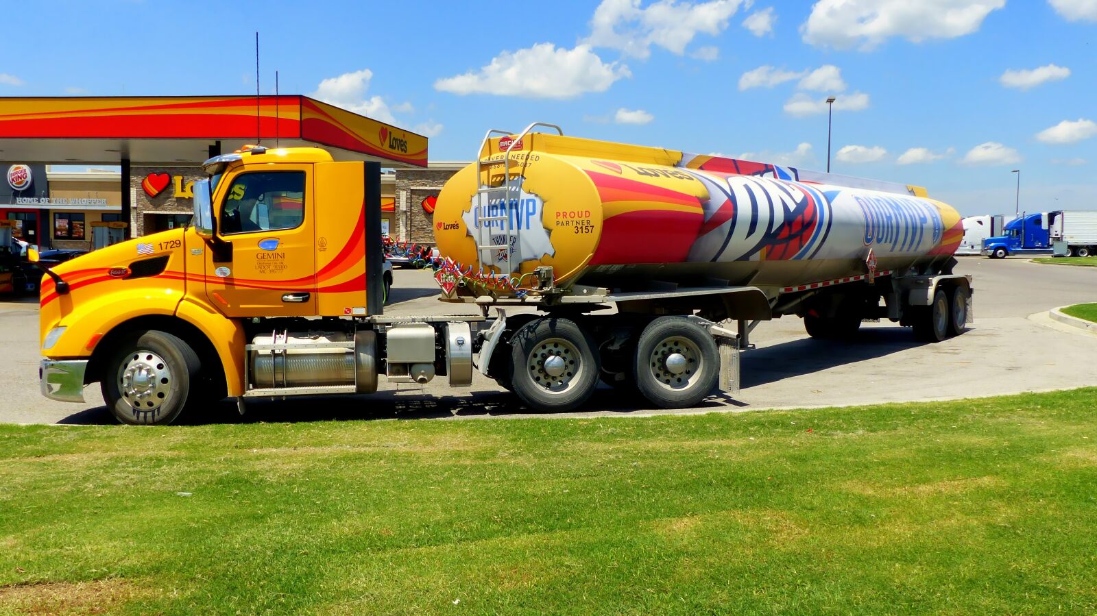 Panasonic Lumix DMC-FZ200 sample photo. Truck, american, transport photography