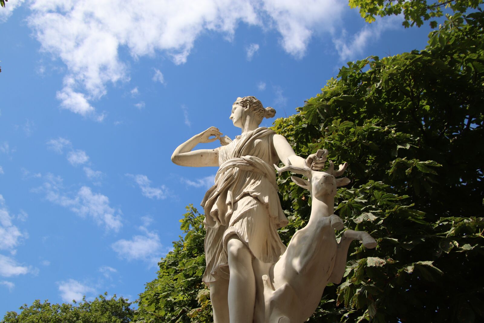 Canon EOS 800D (EOS Rebel T7i / EOS Kiss X9i) sample photo. Sculpture, statue, mythology photography