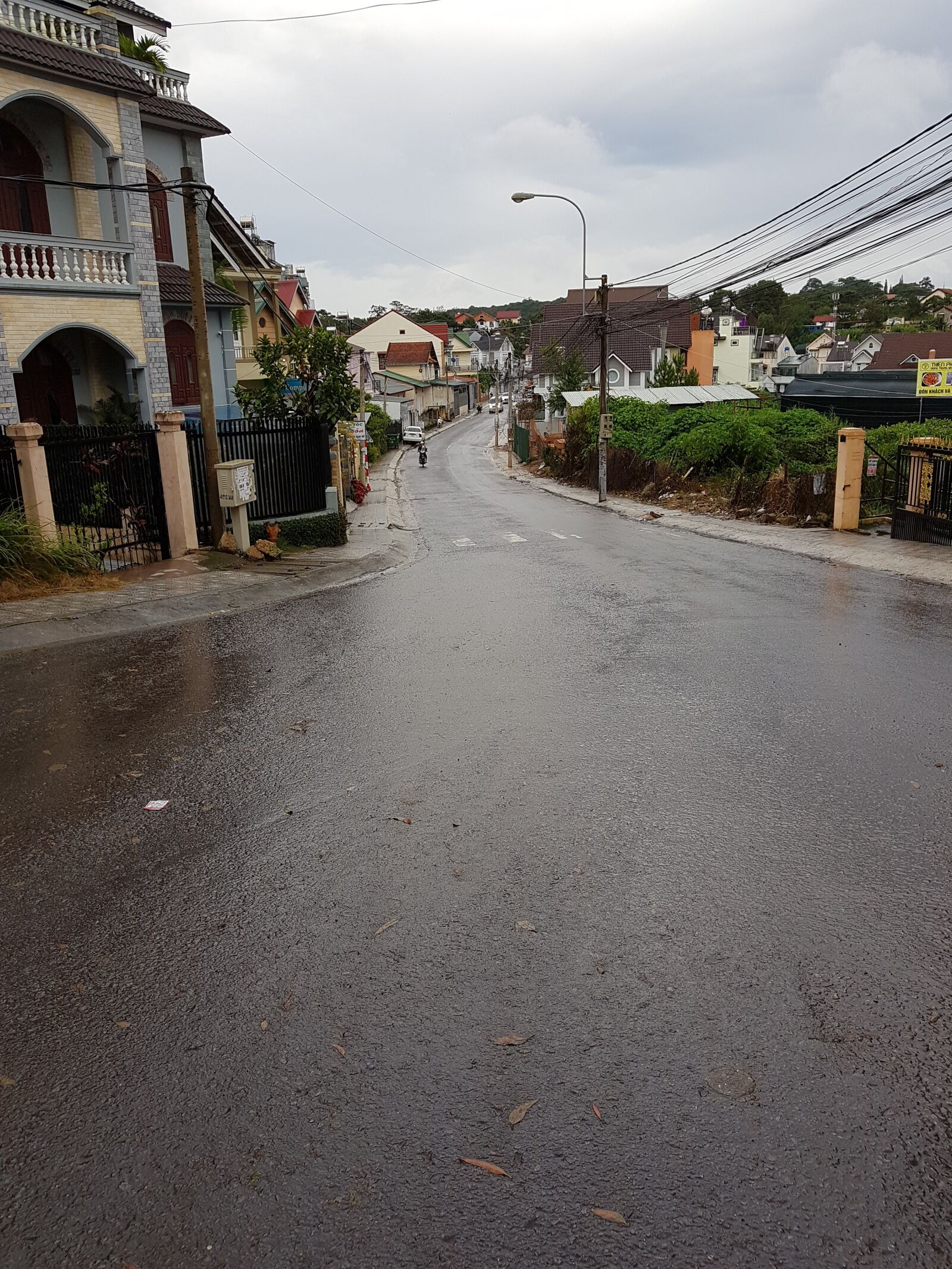 Samsung Galaxy Note Fan Edition sample photo. Wet, rain, road photography