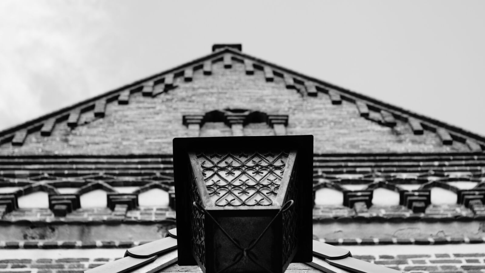 Sony Alpha DSLR-A200 + Minolta AF 50mm F1.7 sample photo. Black, and, white, church photography
