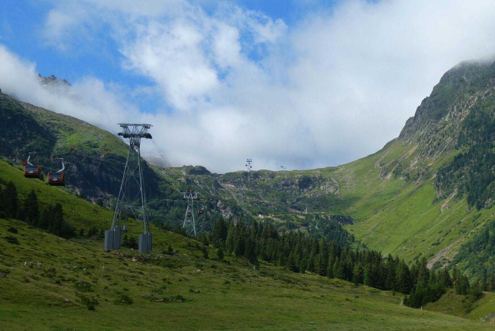 Panasonic Lumix DC-ZS70 (Lumix DC-TZ90) sample photo. Cableway, stubaigletscher, mountain hiking photography