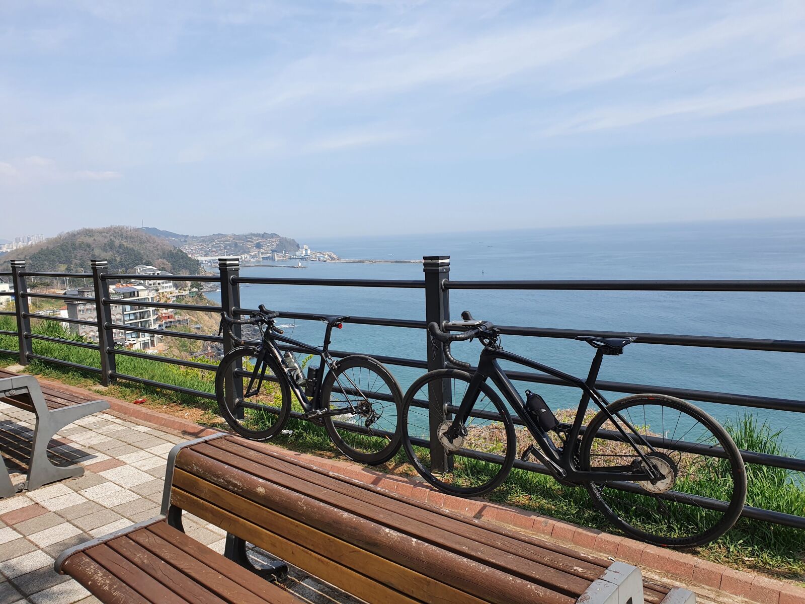 Samsung Galaxy S10+ sample photo. Bicycle, sea, outdoors photography