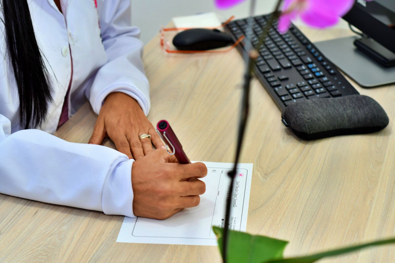 Nikon D7500 sample photo. Note, writing, pen photography
