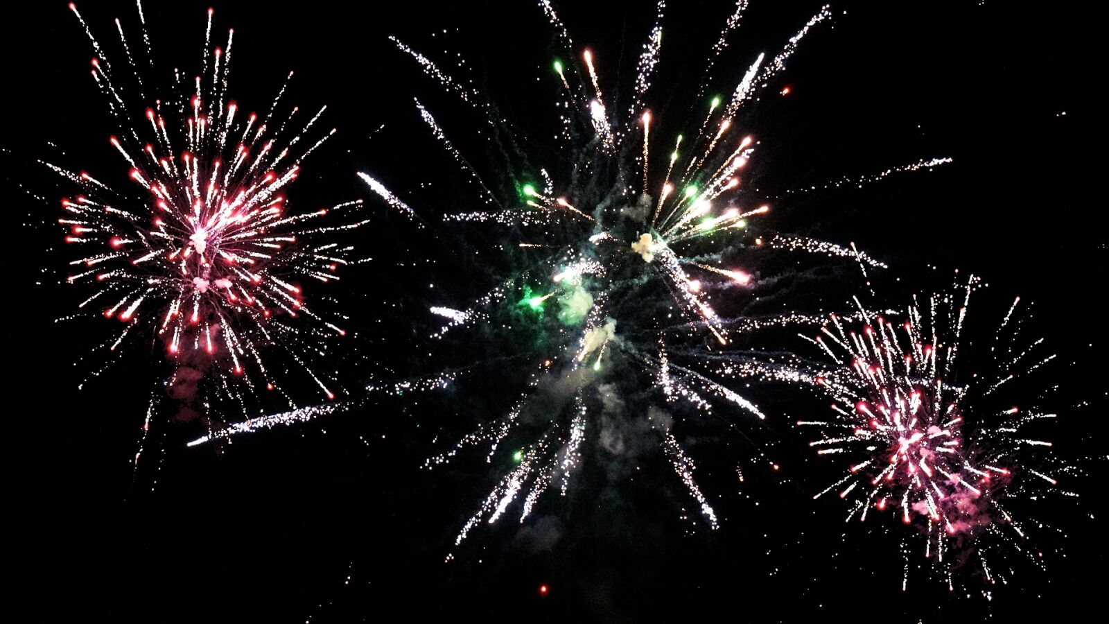 Sony E 16-50mm F3.5-5.6 PZ OSS sample photo. Fireworks, rockets, celebration photography