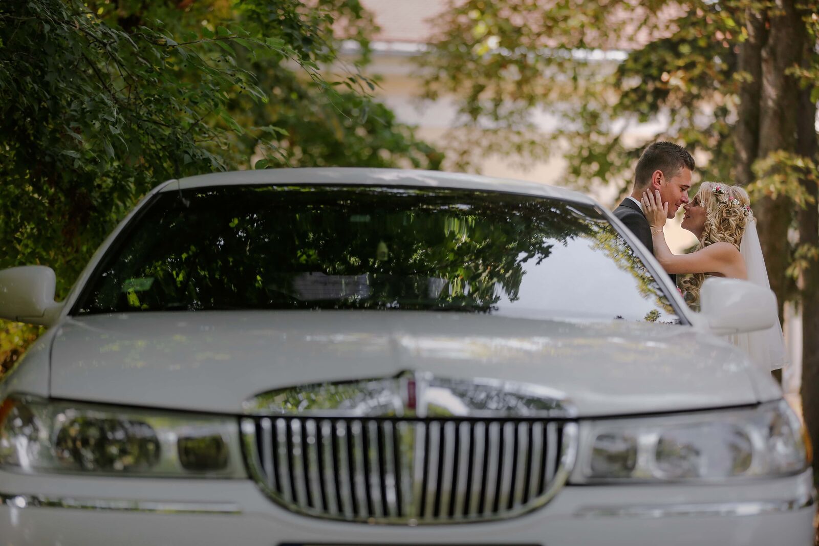 Canon EOS 5D Mark III sample photo. Kiss, bride, groom, white photography
