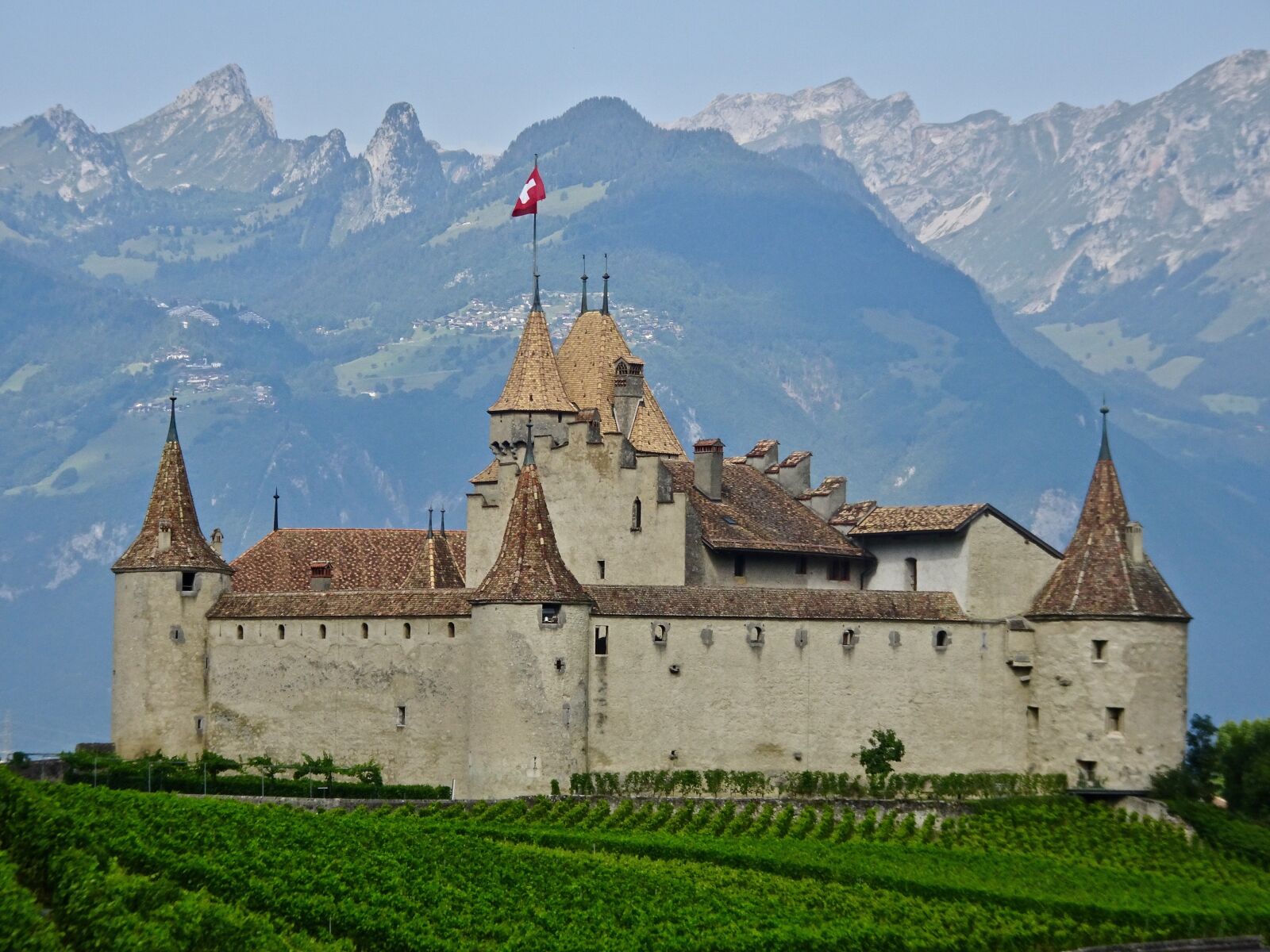 Sony Cyber-shot DSC-HX90V sample photo. Castle, stronghold, swiss photography