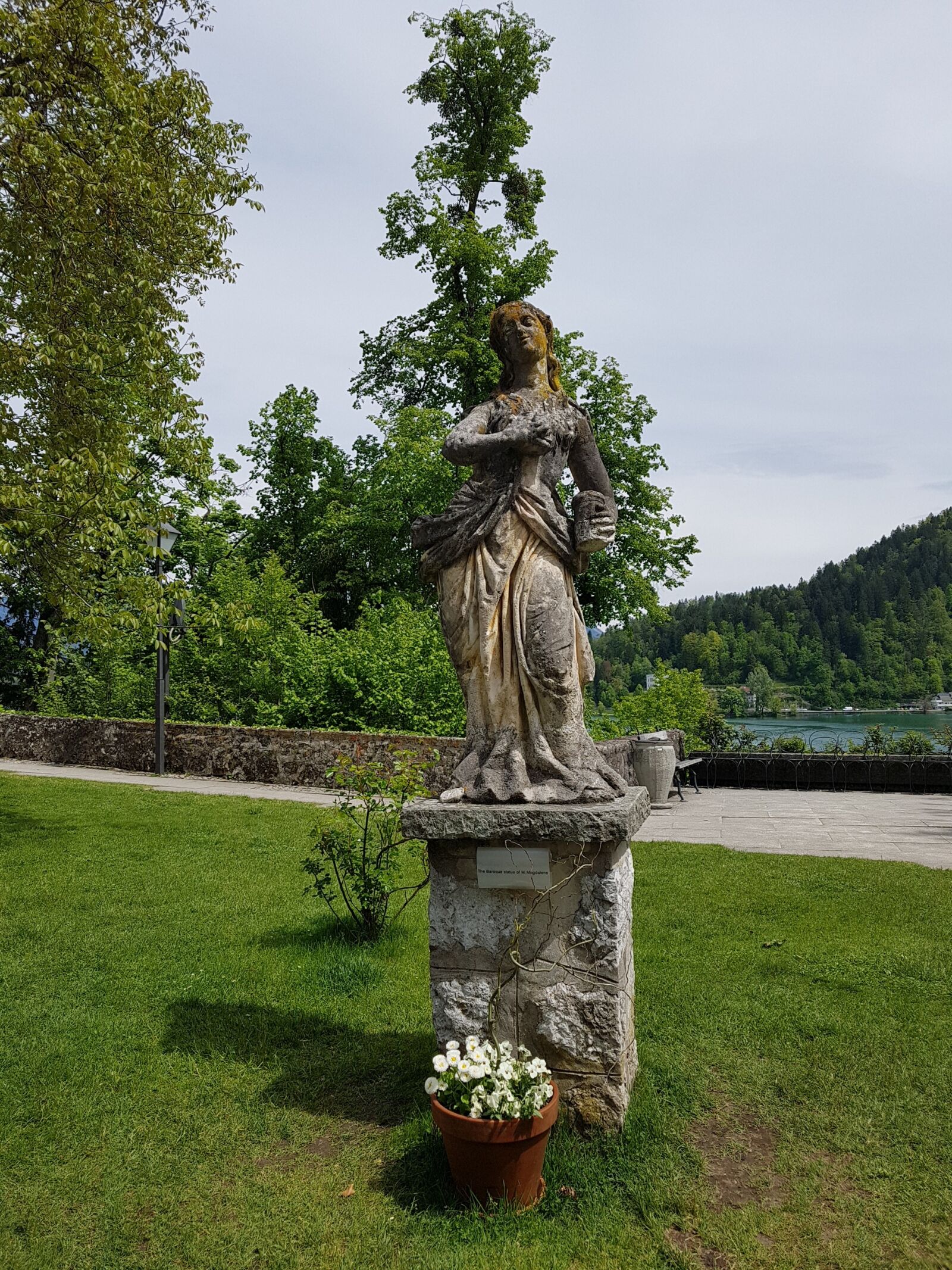Samsung Galaxy S7 sample photo. Bled island, statue, plaster photography