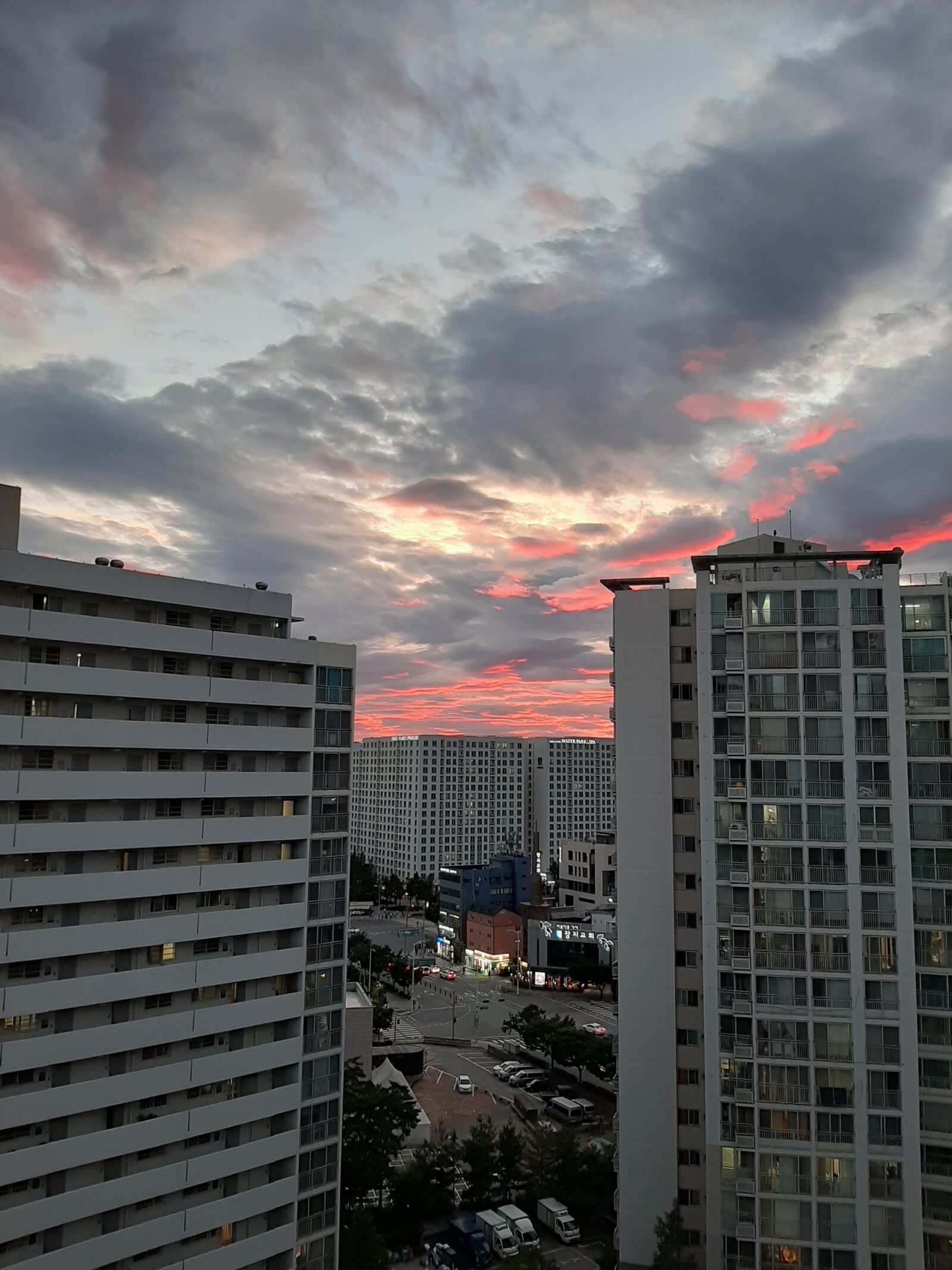 Samsung Galaxy A50 sample photo. Sky, sunsets, buildings photography