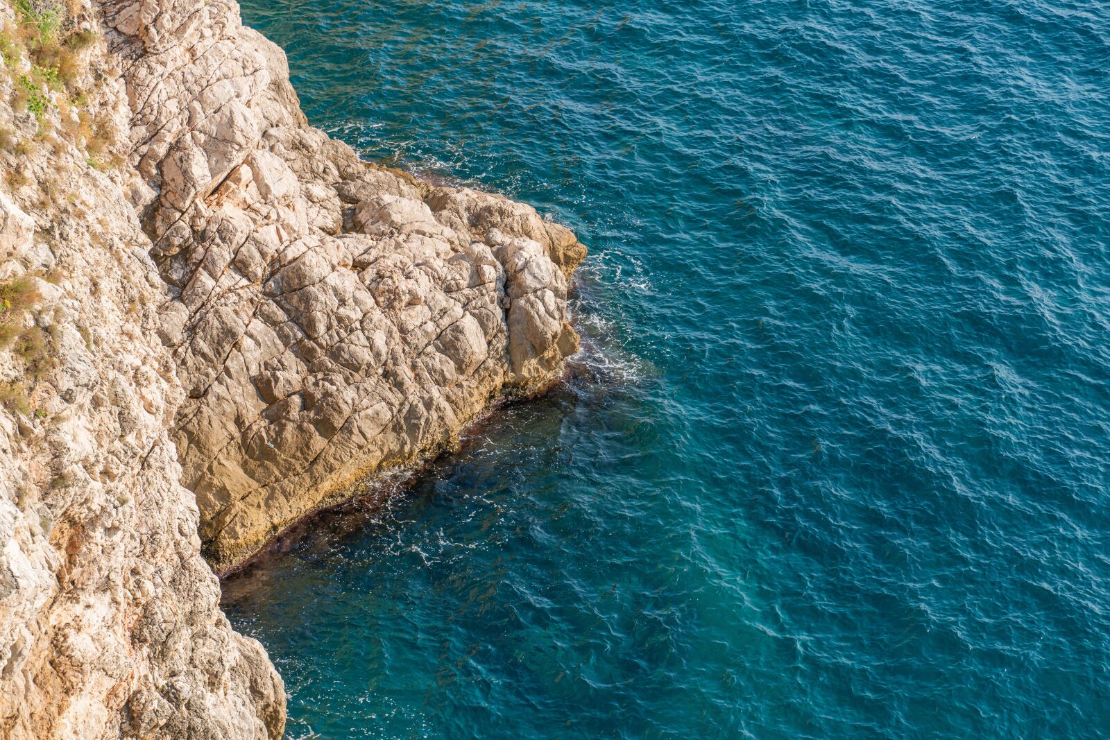 Tamron 28-75mm F2.8 Di III RXD sample photo. Coast, cliff, wave photography