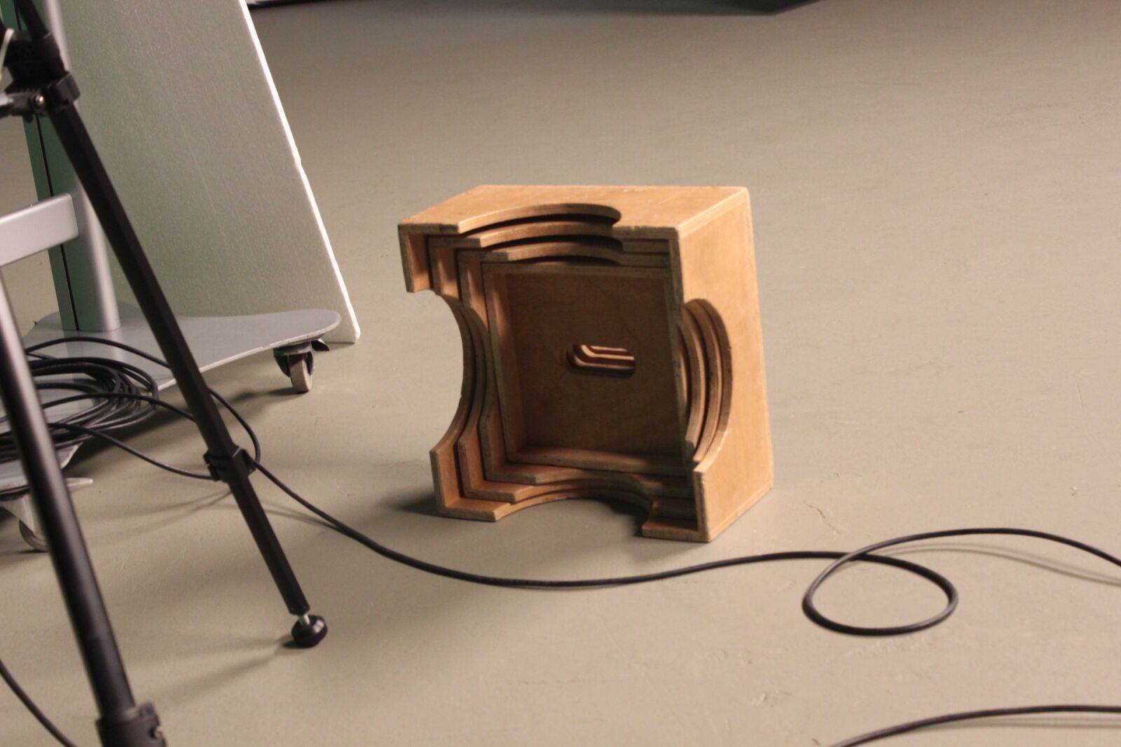 Canon EOS 600D (Rebel EOS T3i / EOS Kiss X5) sample photo. Backstage, wood, wires photography