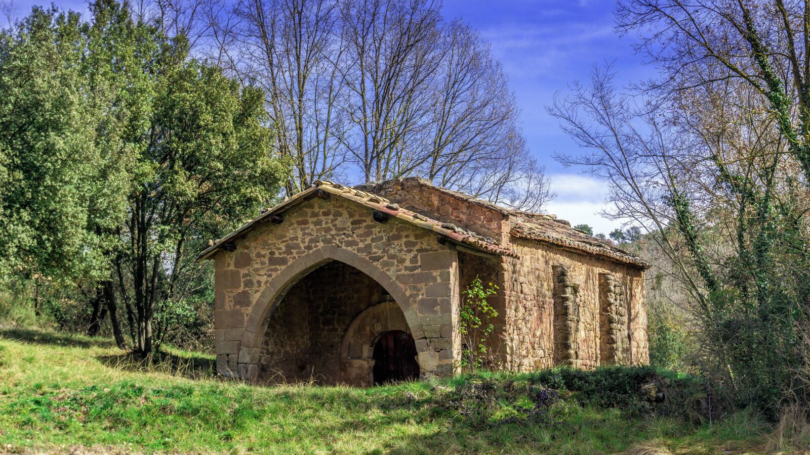 Sony E 16-50mm F3.5-5.6 PZ OSS sample photo. Temple, hermitage, architecture photography