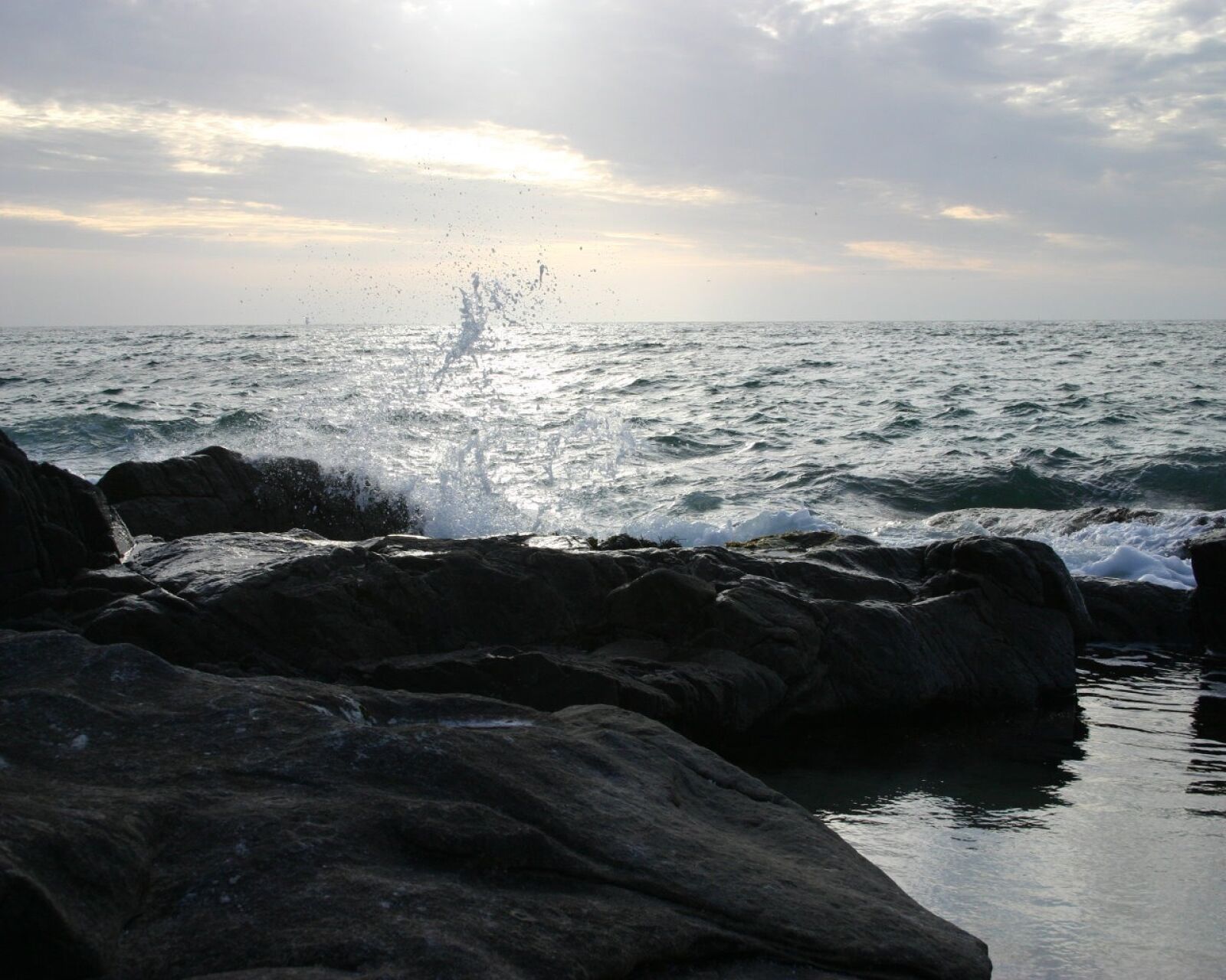 Canon EOS 300D (EOS Digital Rebel / EOS Kiss Digital) sample photo. Sea, coast, surf photography