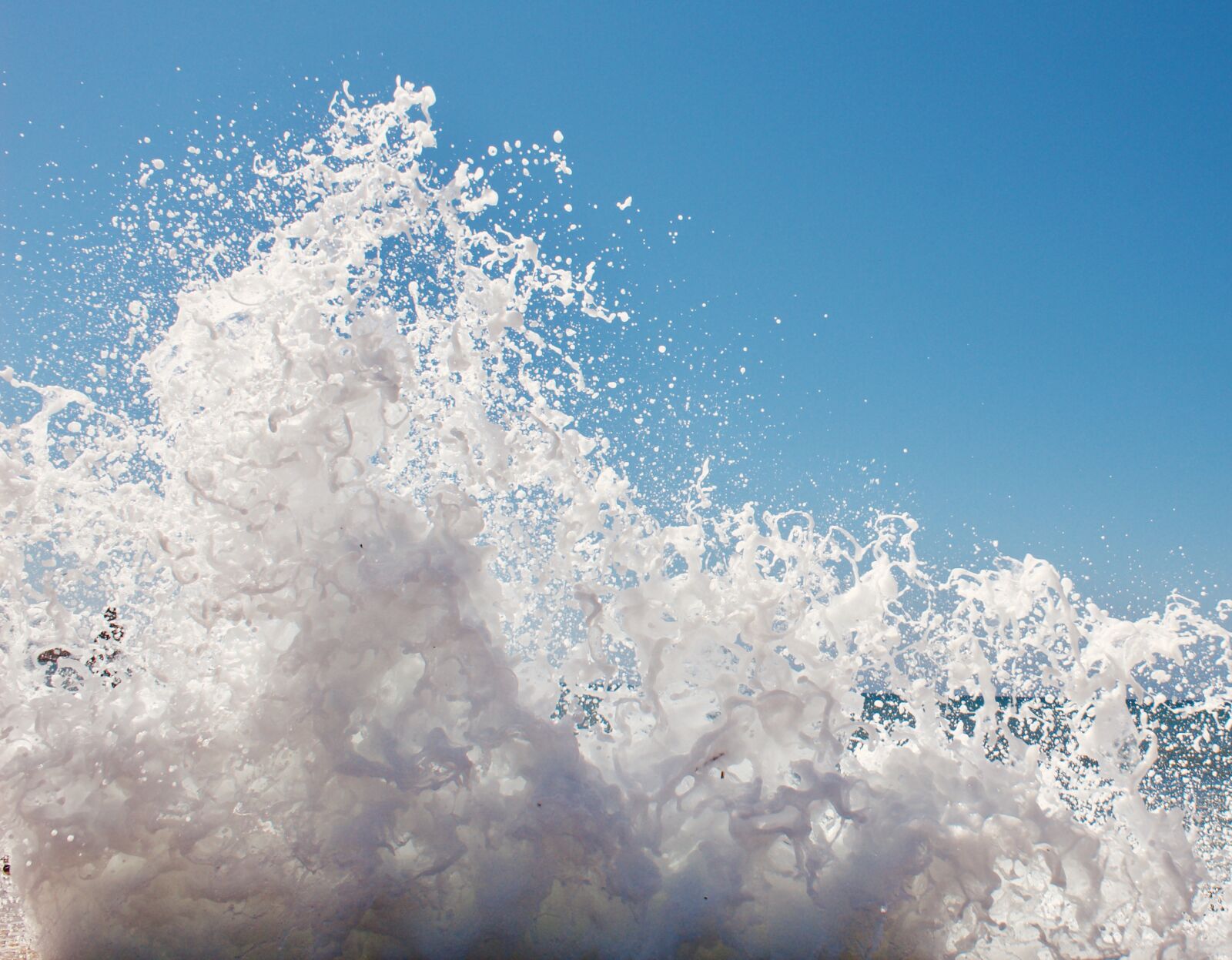 Canon EOS 1300D (EOS Rebel T6 / EOS Kiss X80) sample photo. Wave, splashing, ocean photography