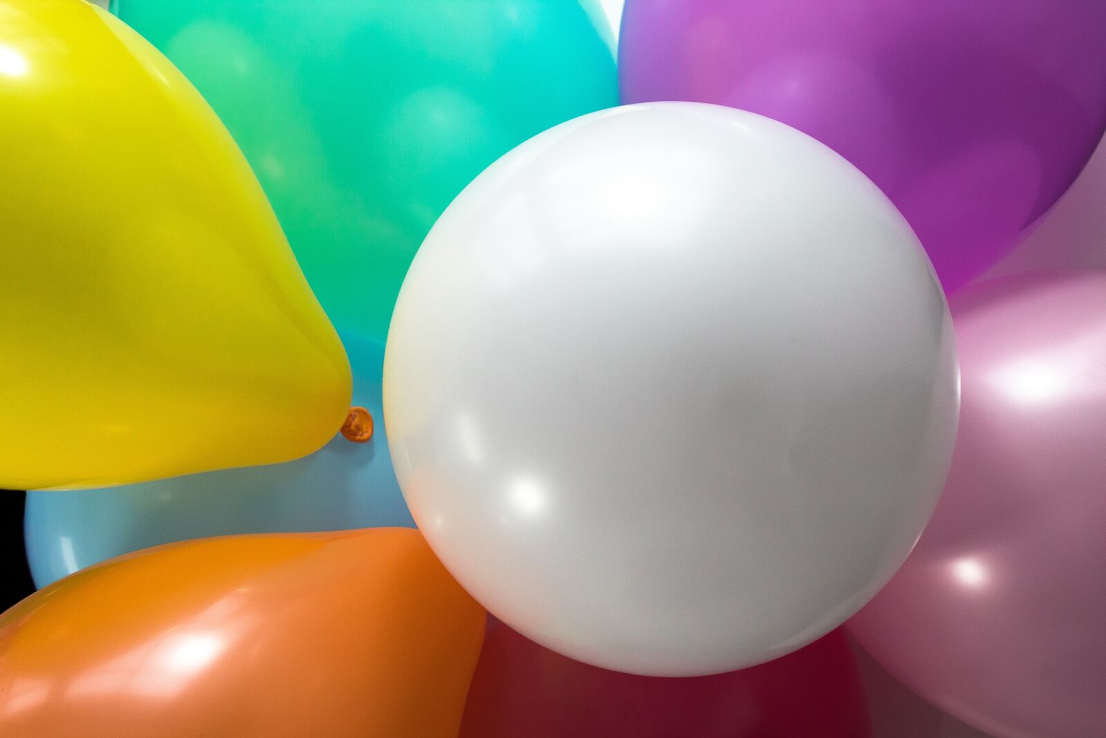 Canon EOS 1300D (EOS Rebel T6 / EOS Kiss X80) sample photo. Balloon, colorful, bright photography