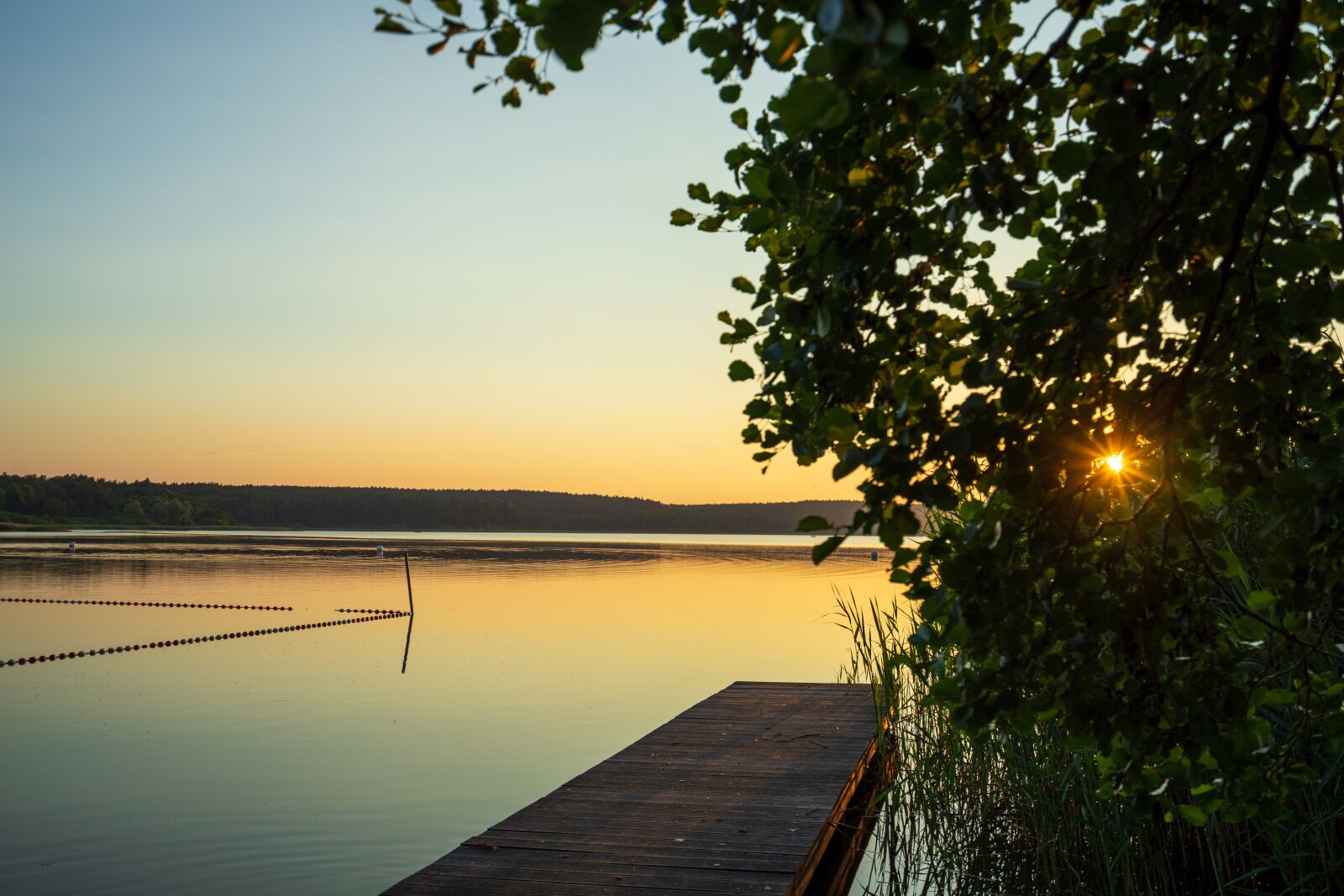 Sony Vario-Tessar T* FE 16-35mm F4 ZA OSS sample photo. Lake, sunset, mood photography