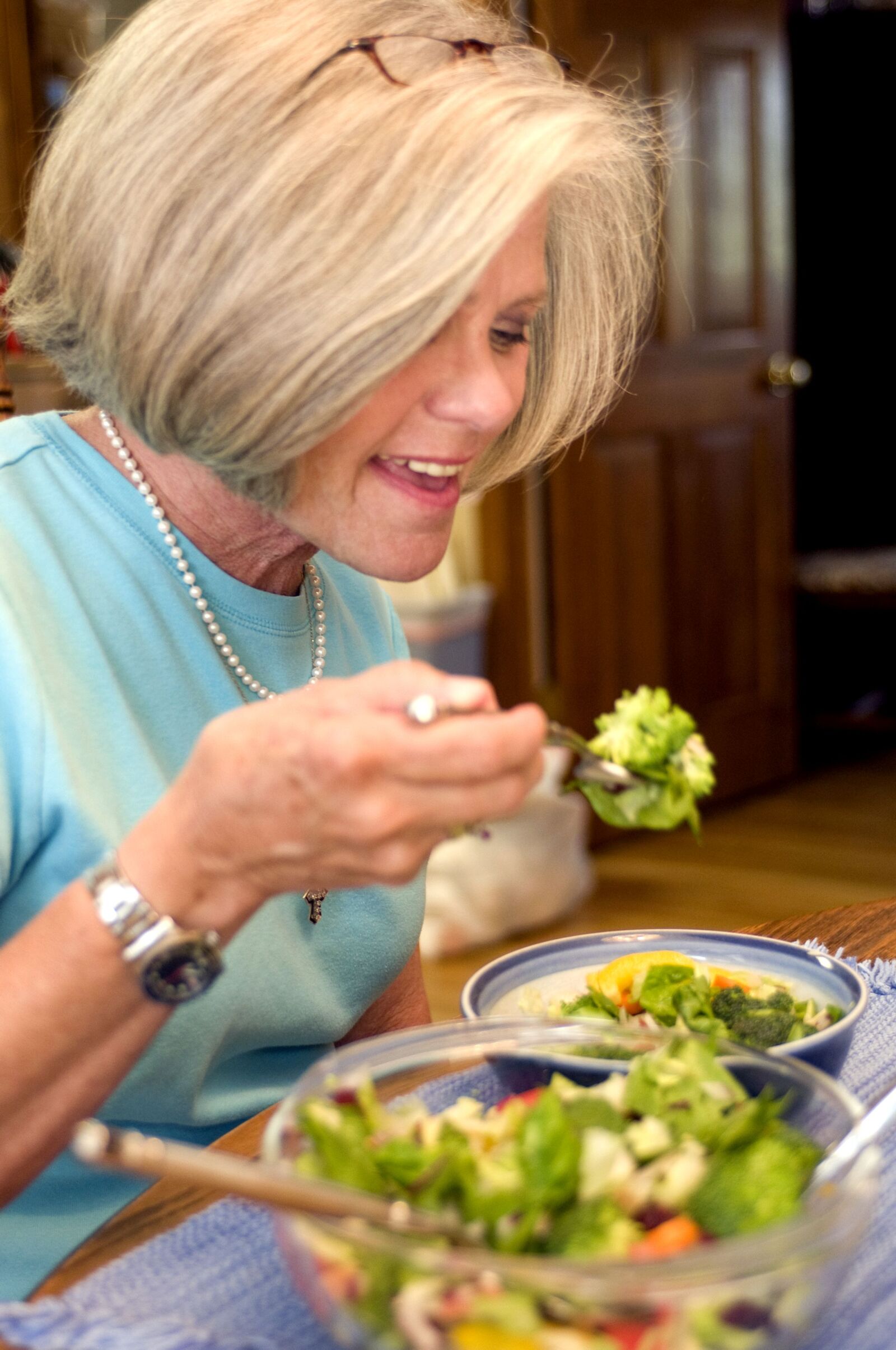 Nikon D300 sample photo. Woman eating, vegetable, salad photography