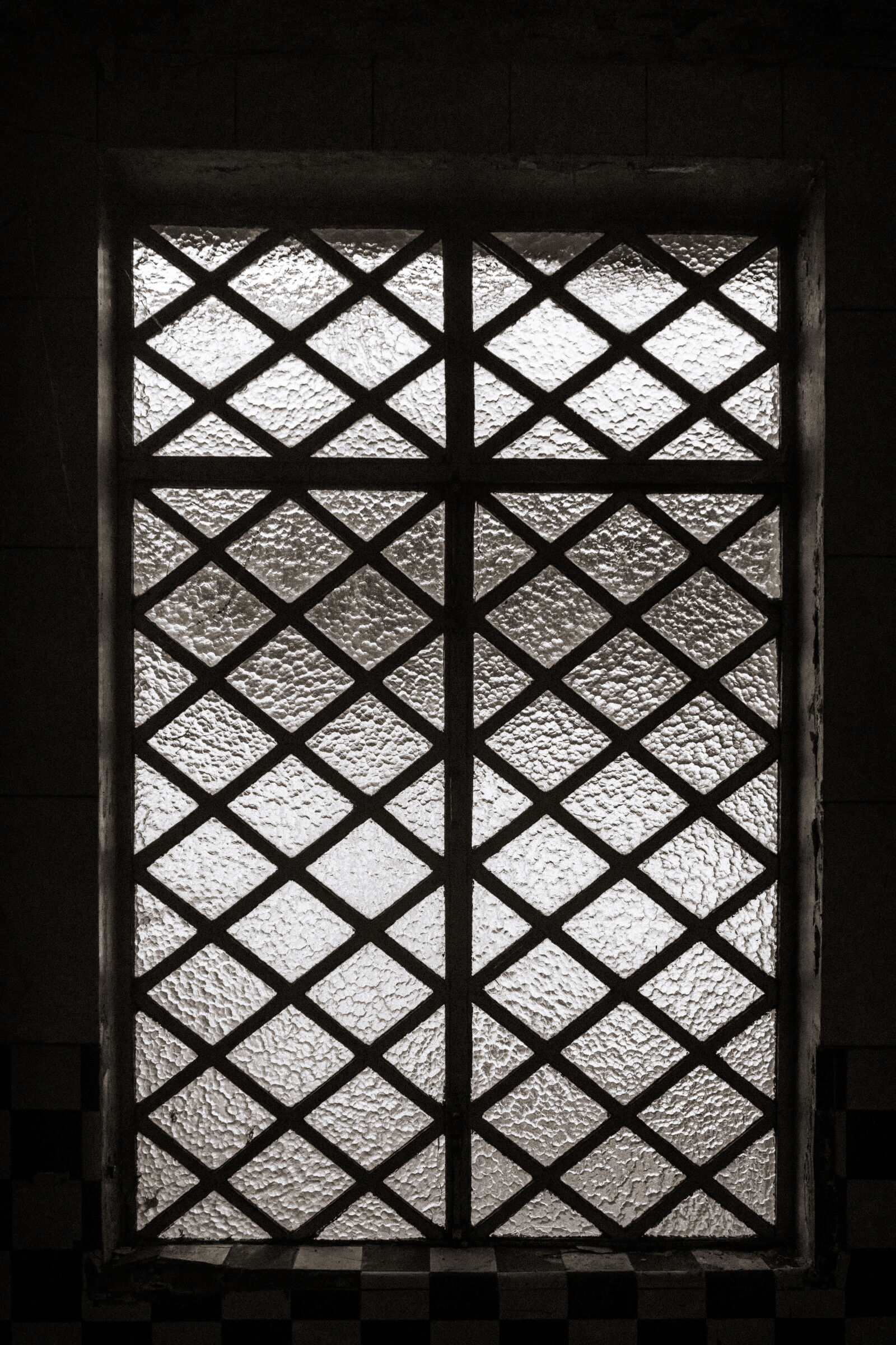 Sony a7 II + Sony FE 28-70mm F3.5-5.6 OSS sample photo. Antique, art, black, and photography