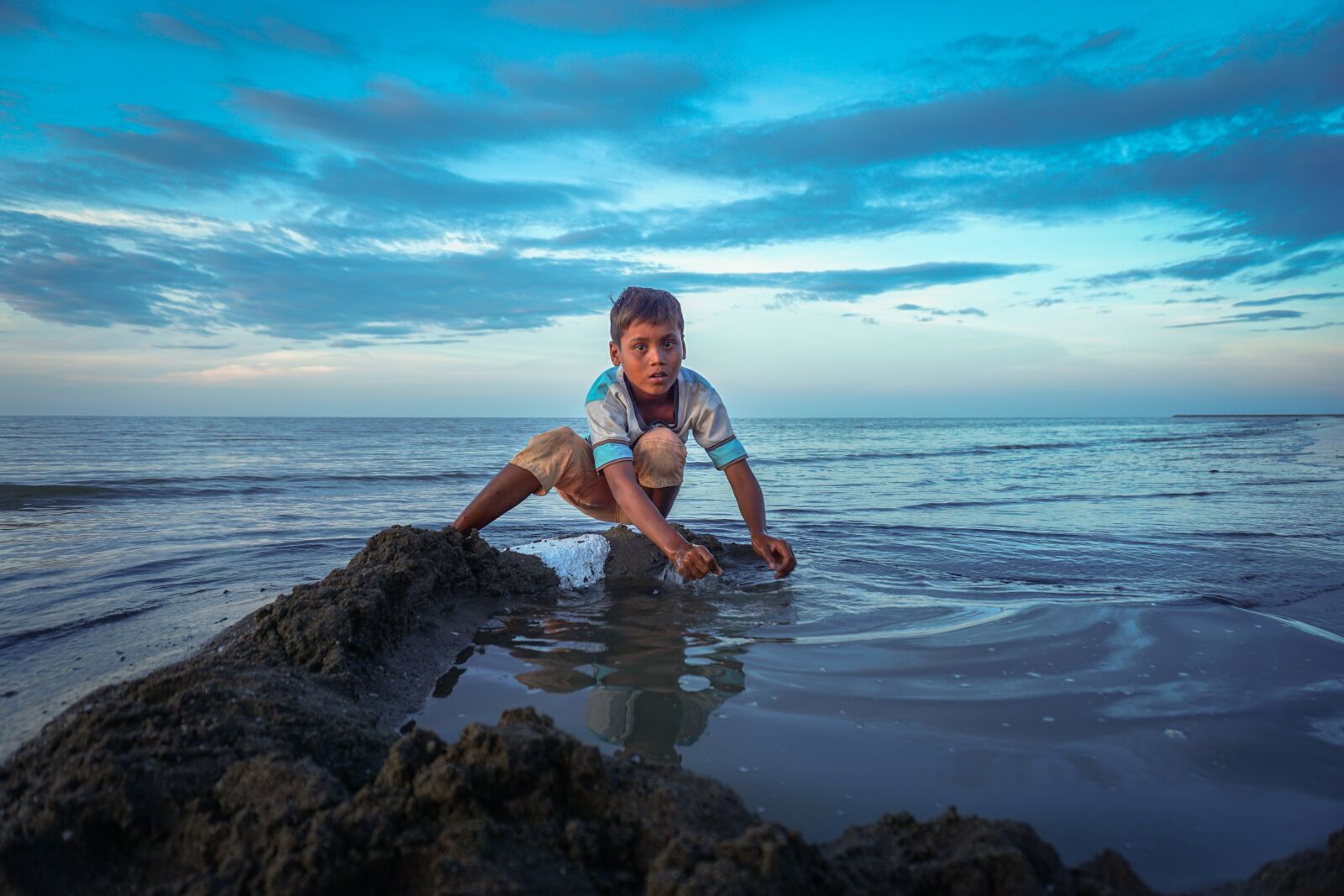 Sony a6000 sample photo. Little child, sunset, aceh photography
