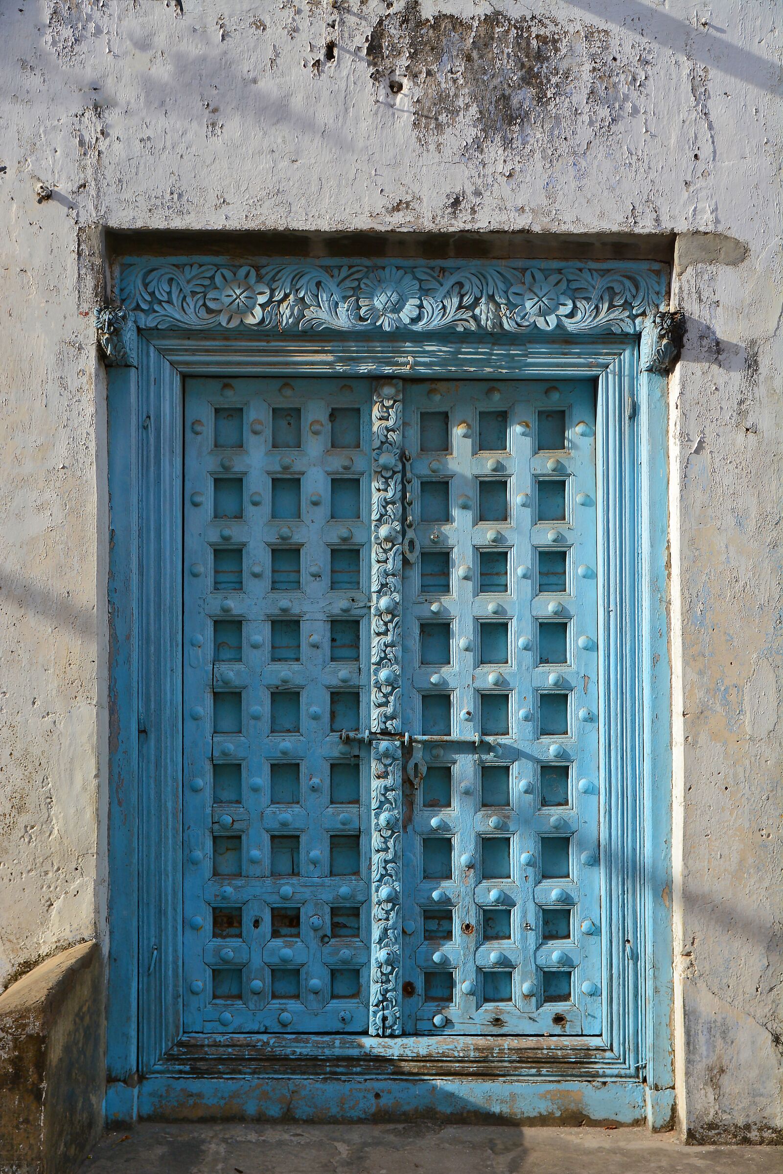 Nikon D7100 sample photo. Door, wooden door, zanzibar photography