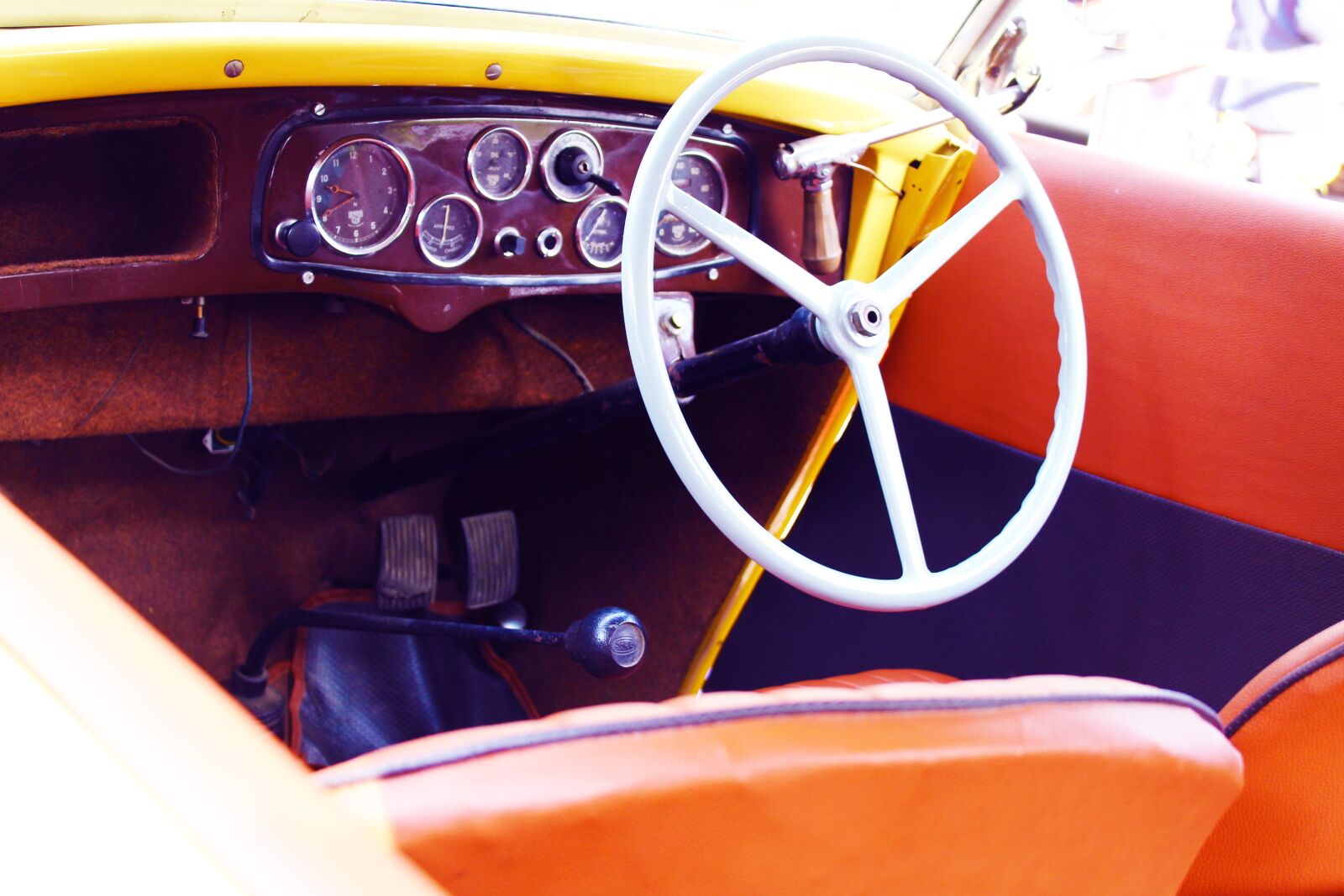 Canon EOS 1300D (EOS Rebel T6 / EOS Kiss X80) sample photo. Car, vintage, automotive photography