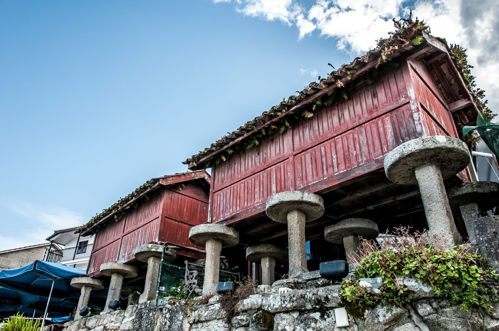 Nikon D300 sample photo. I horreo, combarro, galicia photography