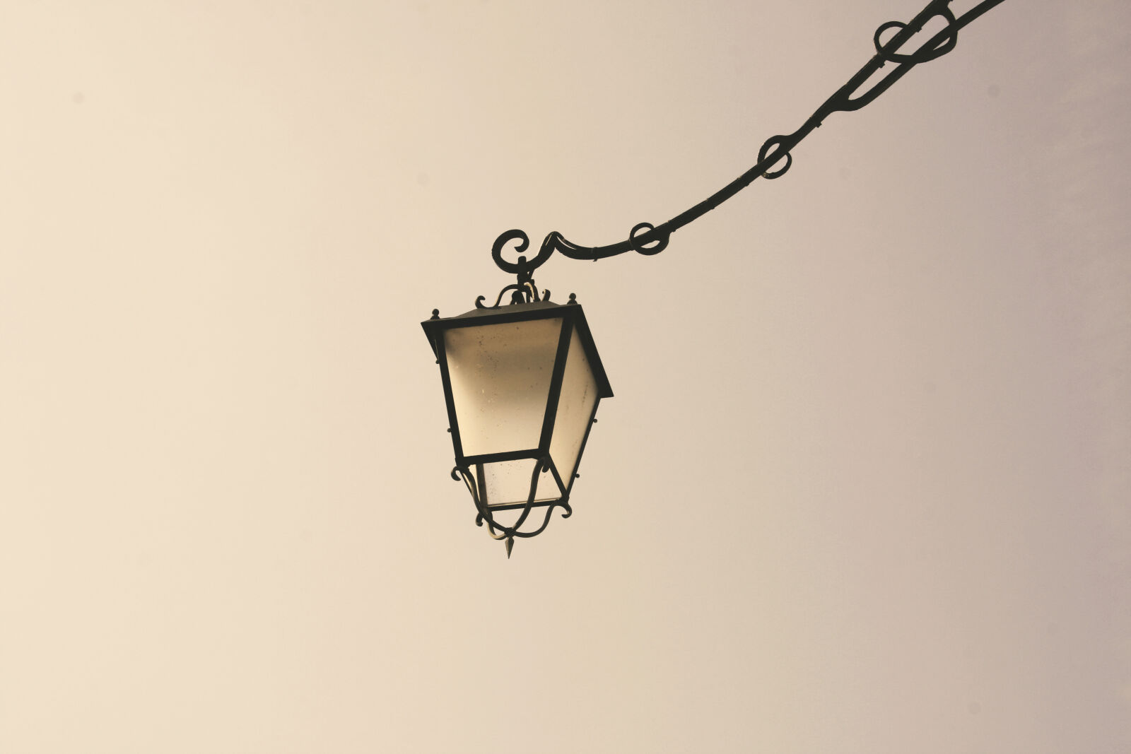 Canon EF-S 18-55mm F3.5-5.6 II sample photo. Black, metal, framed, lantern photography