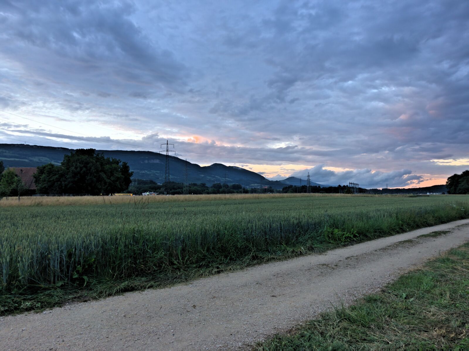 iPhone X back camera 4mm f/1.8 sample photo. Landscape, mood, road photography