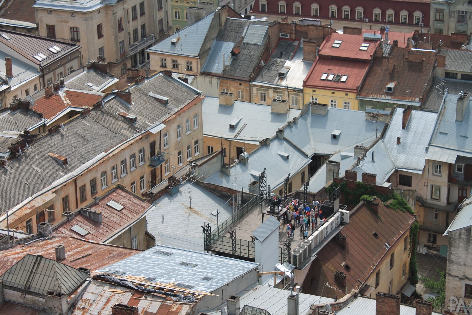 Canon EOS 1100D (EOS Rebel T3 / EOS Kiss X50) sample photo. Roof, old town, ukraine photography