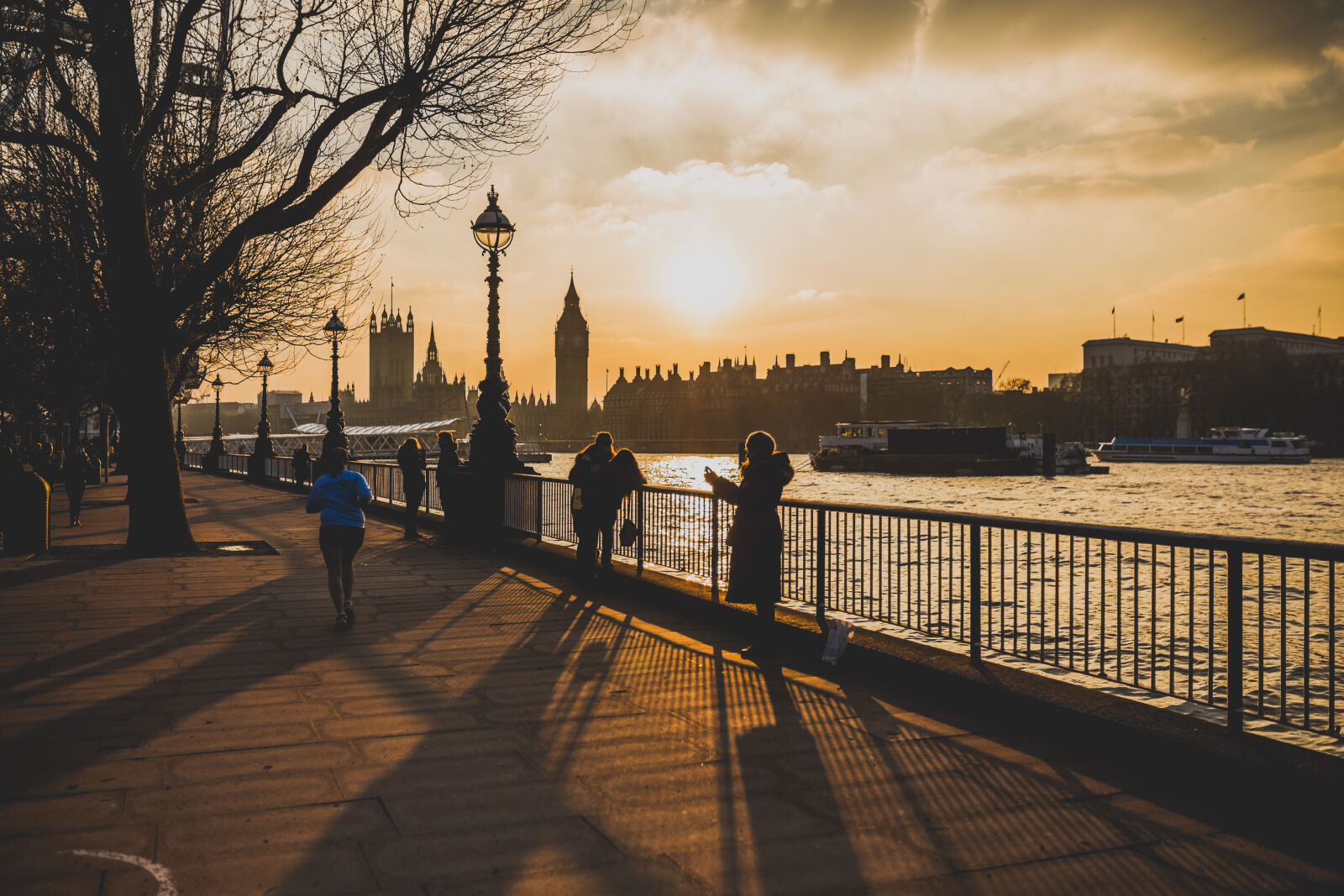 Canon EOS 6D + Sigma 35mm F1.4 DG HSM Art sample photo. Sky, sunset, people, tree photography
