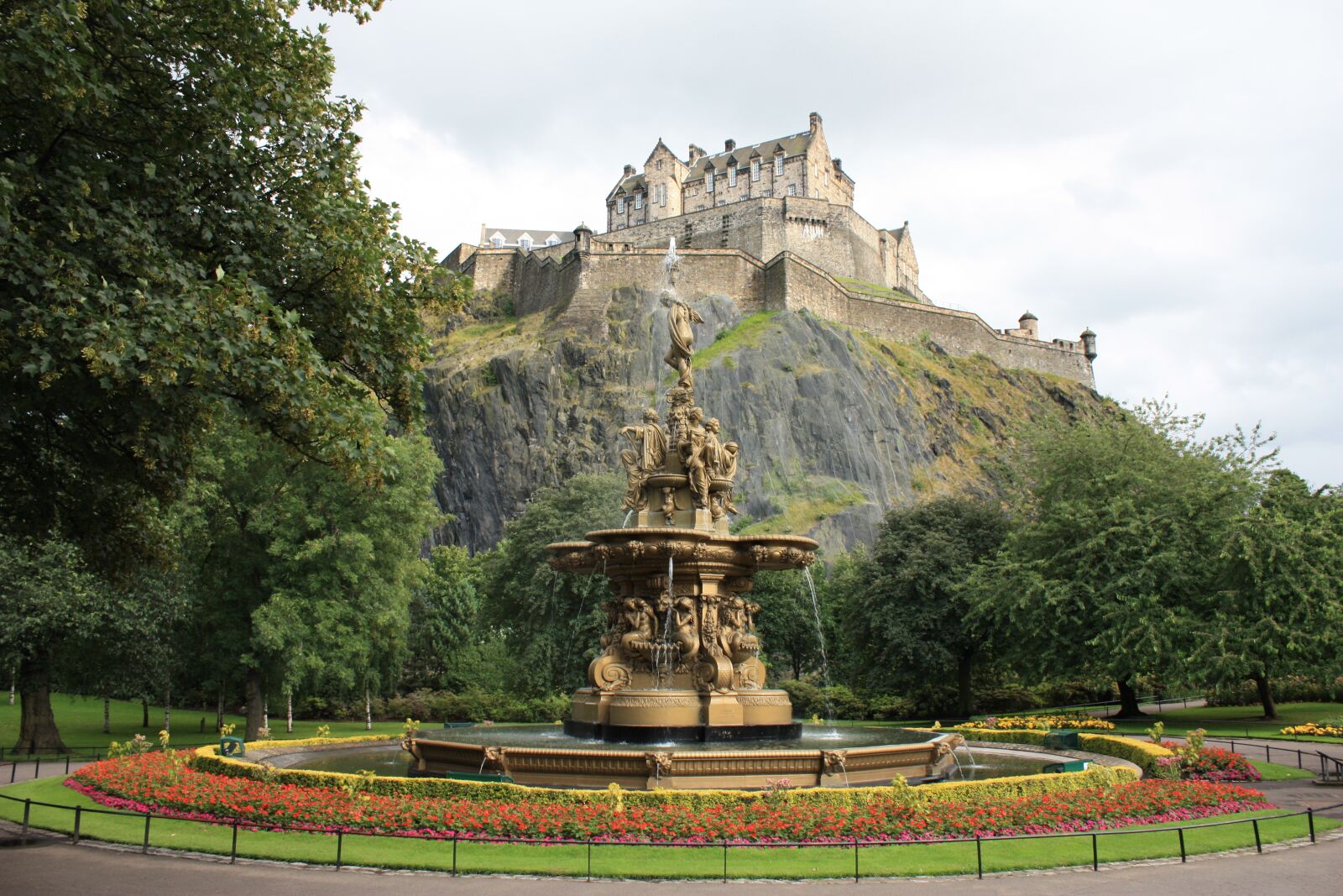Canon EOS 450D (EOS Rebel XSi / EOS Kiss X2) sample photo. Edinburgh, scotland, castle photography